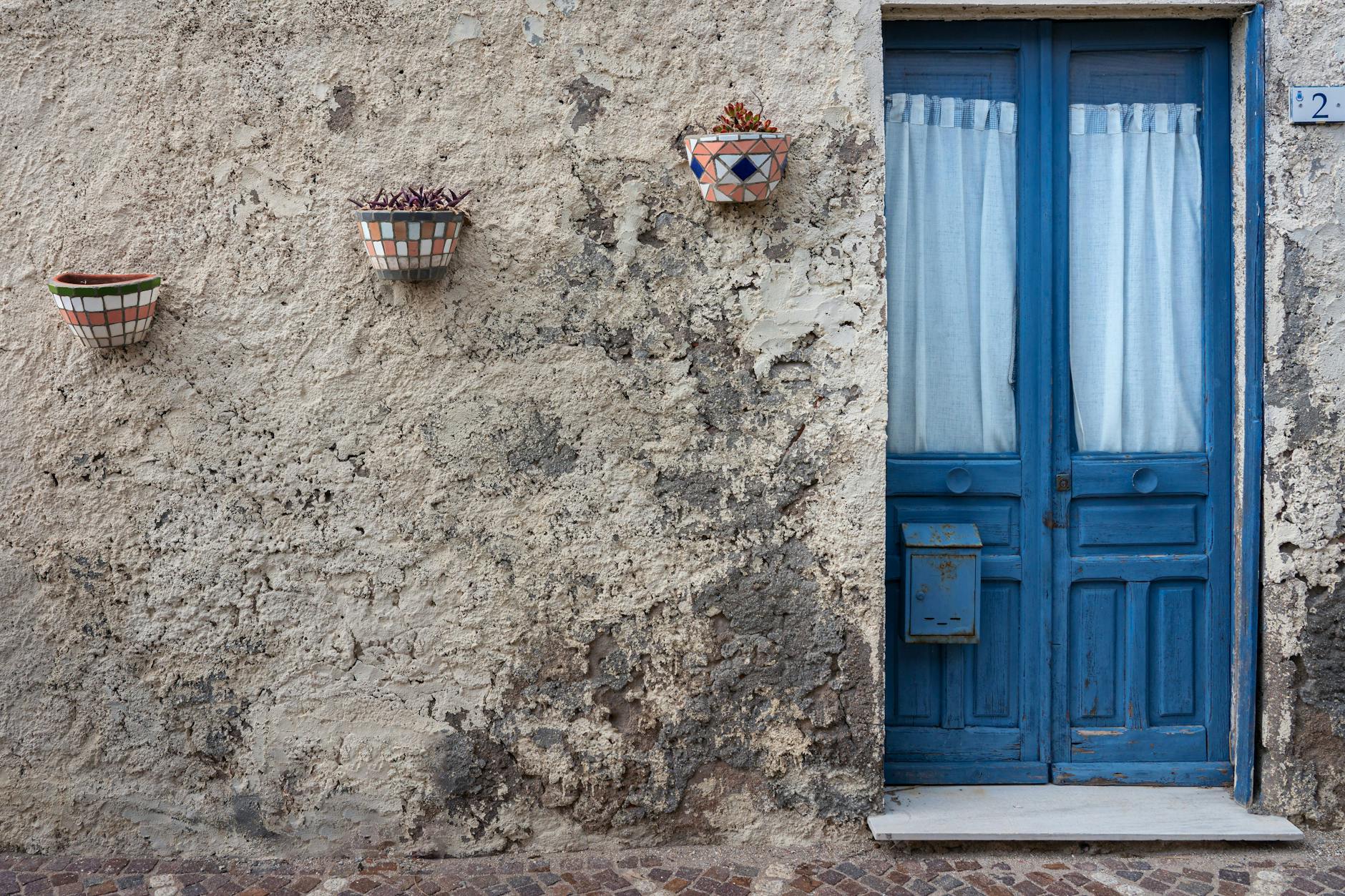 Nachbarn waren auf Verwesungsgeruch aufmerksam geworden, der aus der Wohnung strömte.