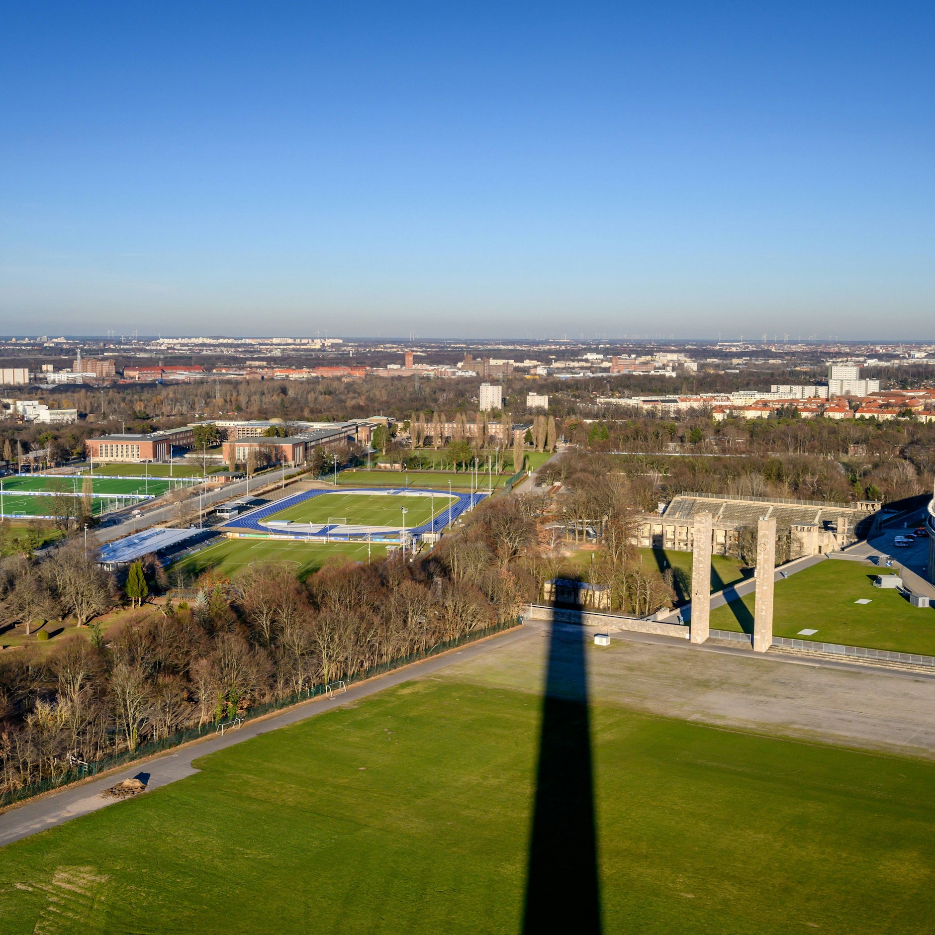 Der neueste Vorschlag: Neben dem Maifeld (links im Bild) soll Herthas eigens Stadion entstehen.