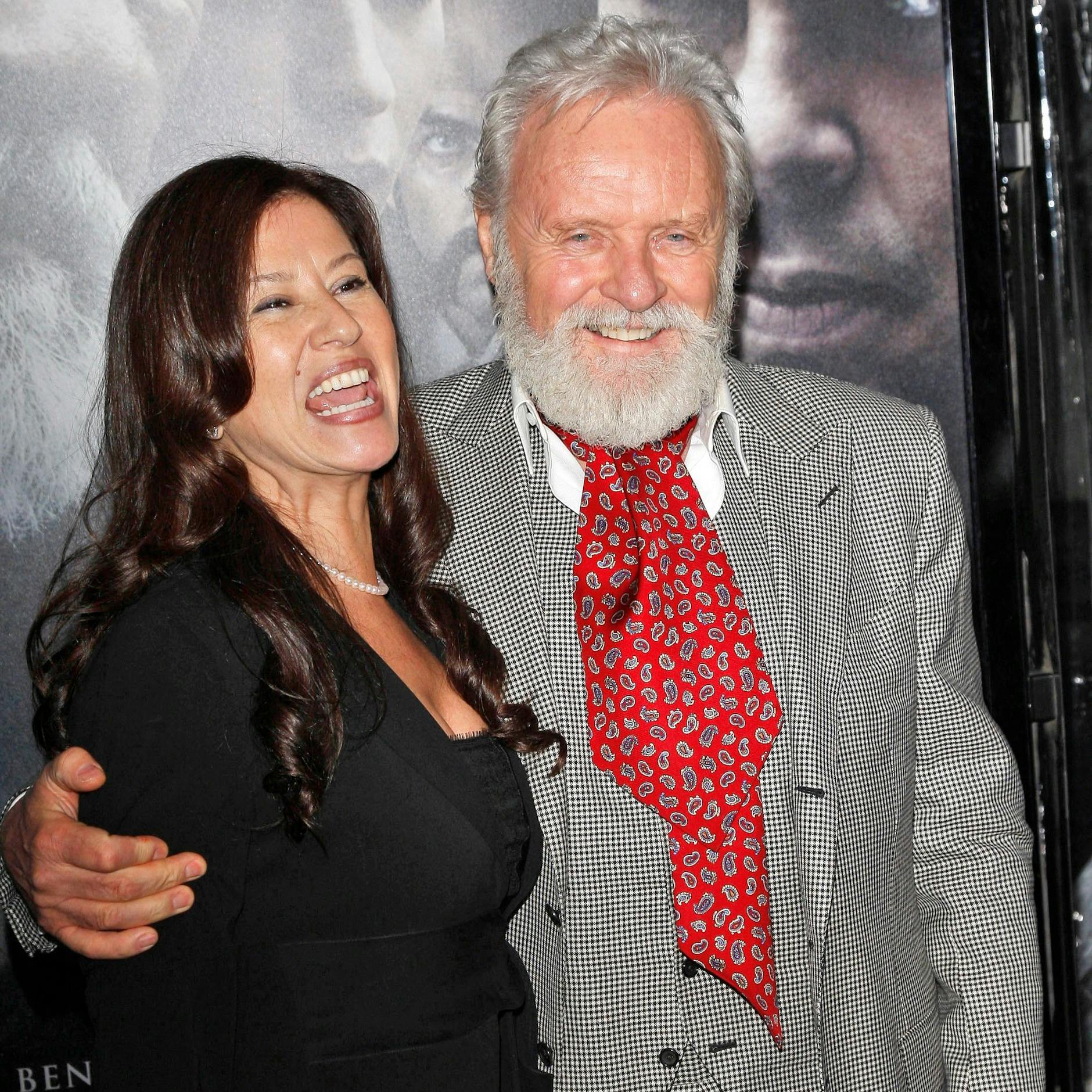 Der britische Schauspieler Sir Anthony Hopkins kommt mit seiner Frau Stella zur Premiere von „The Wolfman“ in Los Angeles.