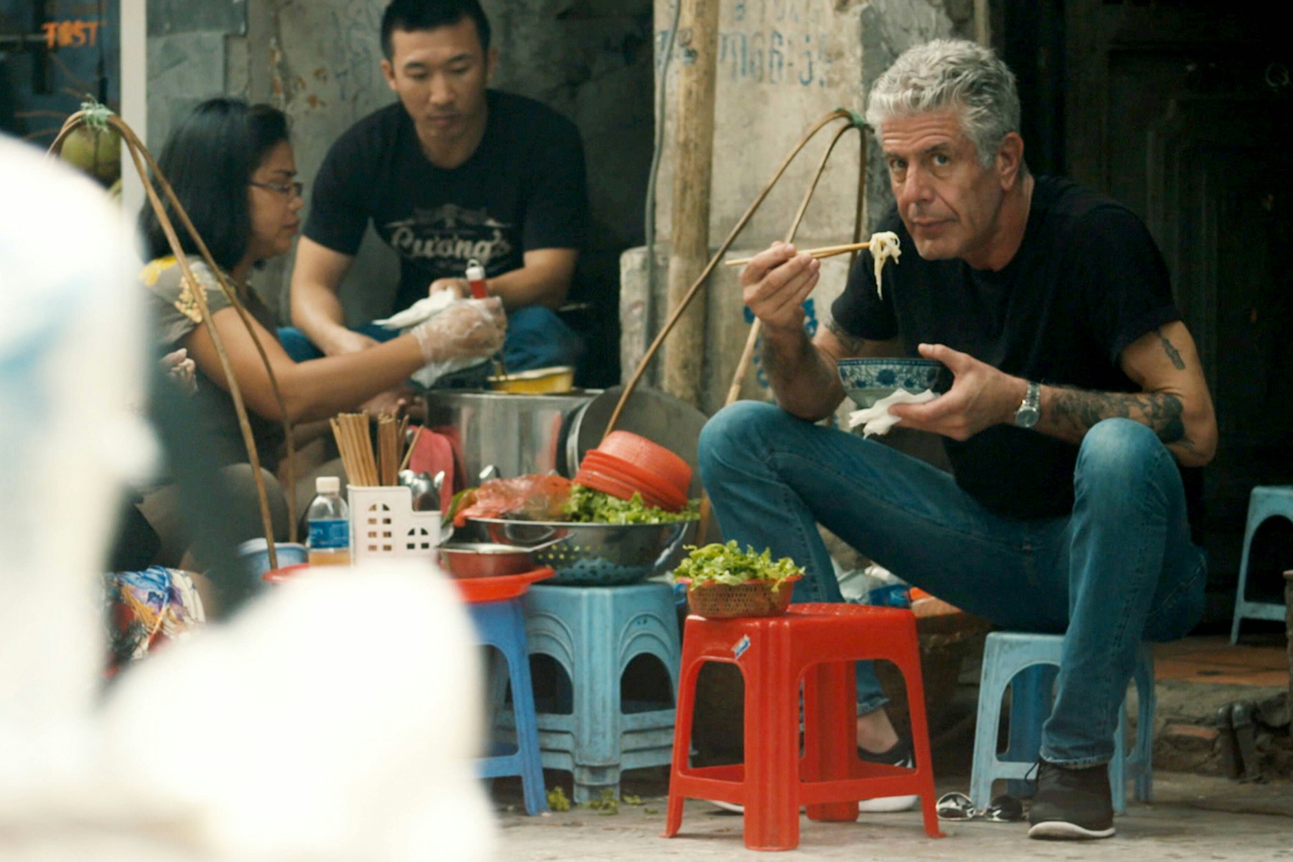 Der Mann ist eine Legende: Koch, TV-Star und Küchen-Philosoph Anthony Bourdain beim Katerfrühstück (?).