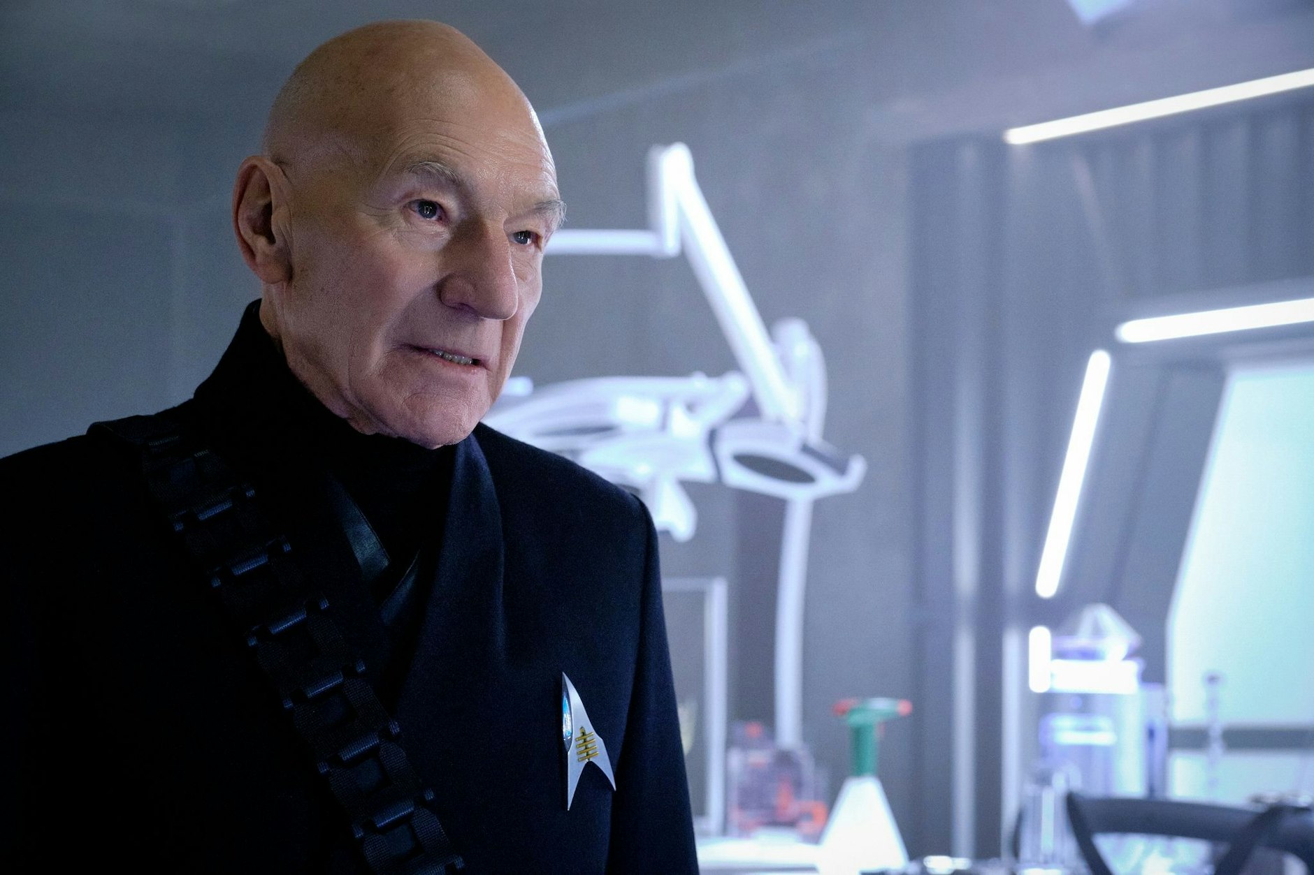 HANDOUT - Patrick Stewart als Captain Jean-Luc Picard in einer Szene aus «Star Trek: Picard».  ime Video/dpa