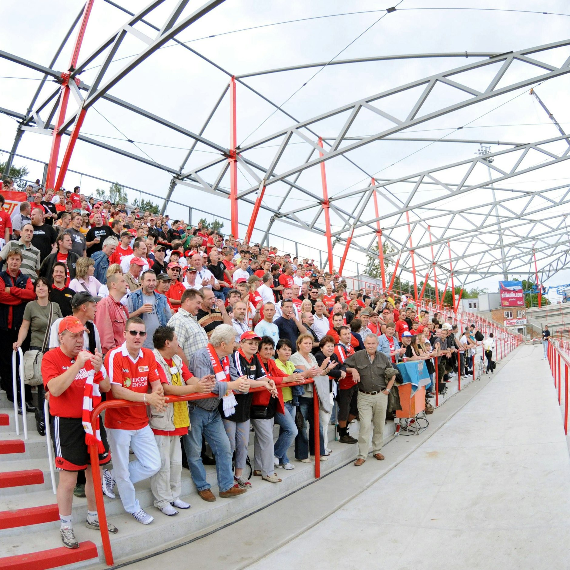 2008/09 legten die Unioner beim ersten Sadionumbau selbst Hand an. 