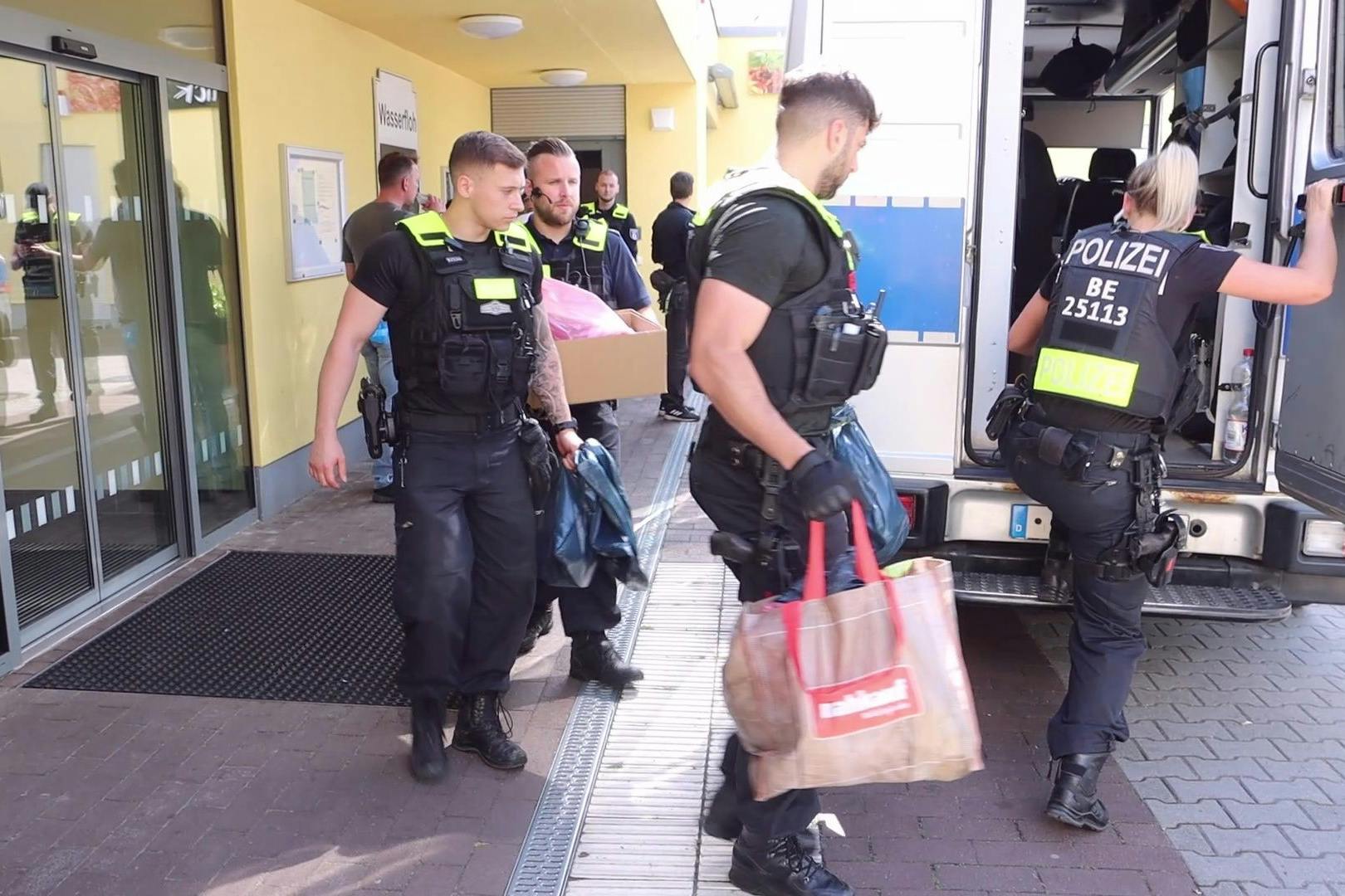 Im Rahmen der Encrochat-Ermittlungen: Im Juni stellte die Berliner Polizei zehn Kilogramm Heroin und 50.000 Euro Bargeld in Neukölln sicher.