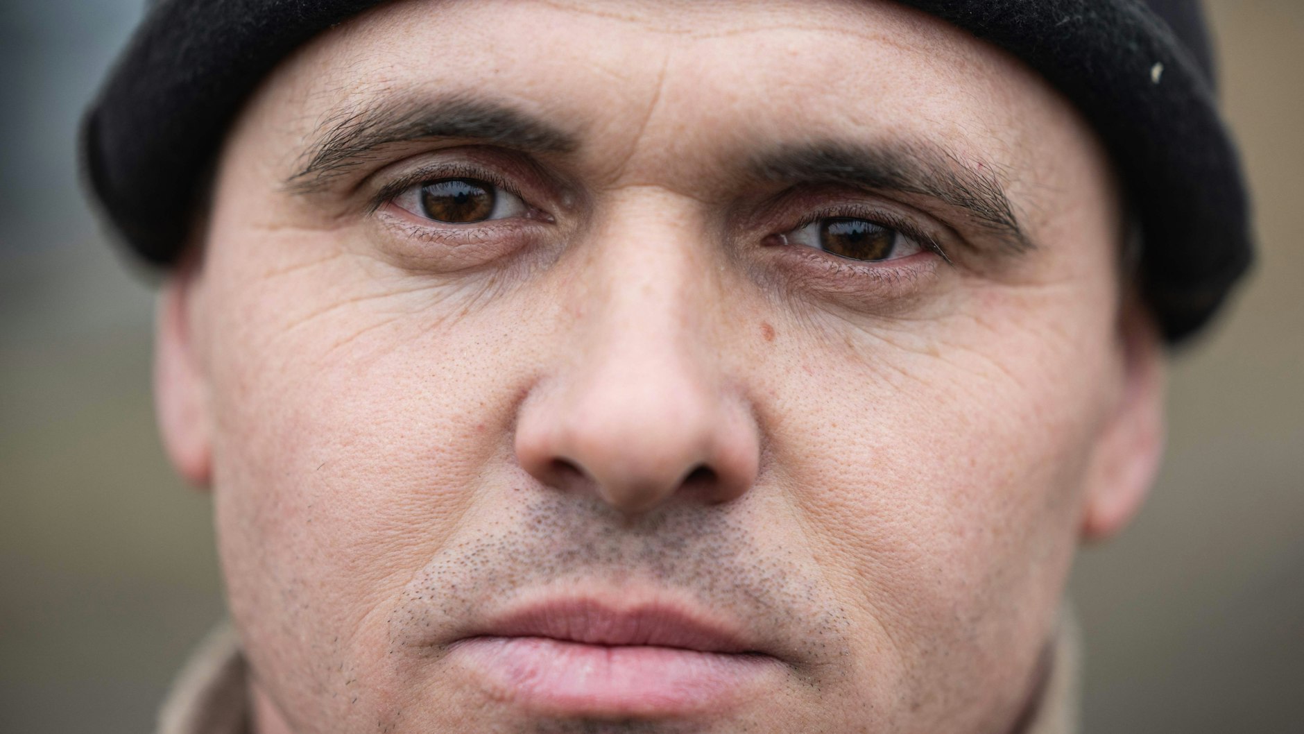 Der 41-jährige Russe Tichij war mit seiner ukrainischen Ehefrau und den beiden Kindern in Kiew zu Besuch, als der Krieg begann. Heim nach Russland kehrte die Familie seitdem nicht mehr.