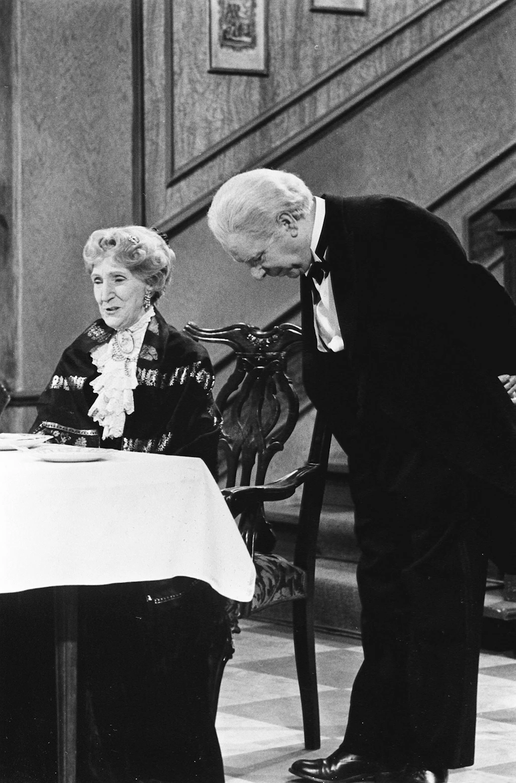 „Dinner for One“ bekommt ein Prequel: Miniserie „Dinner for Five“ geplant