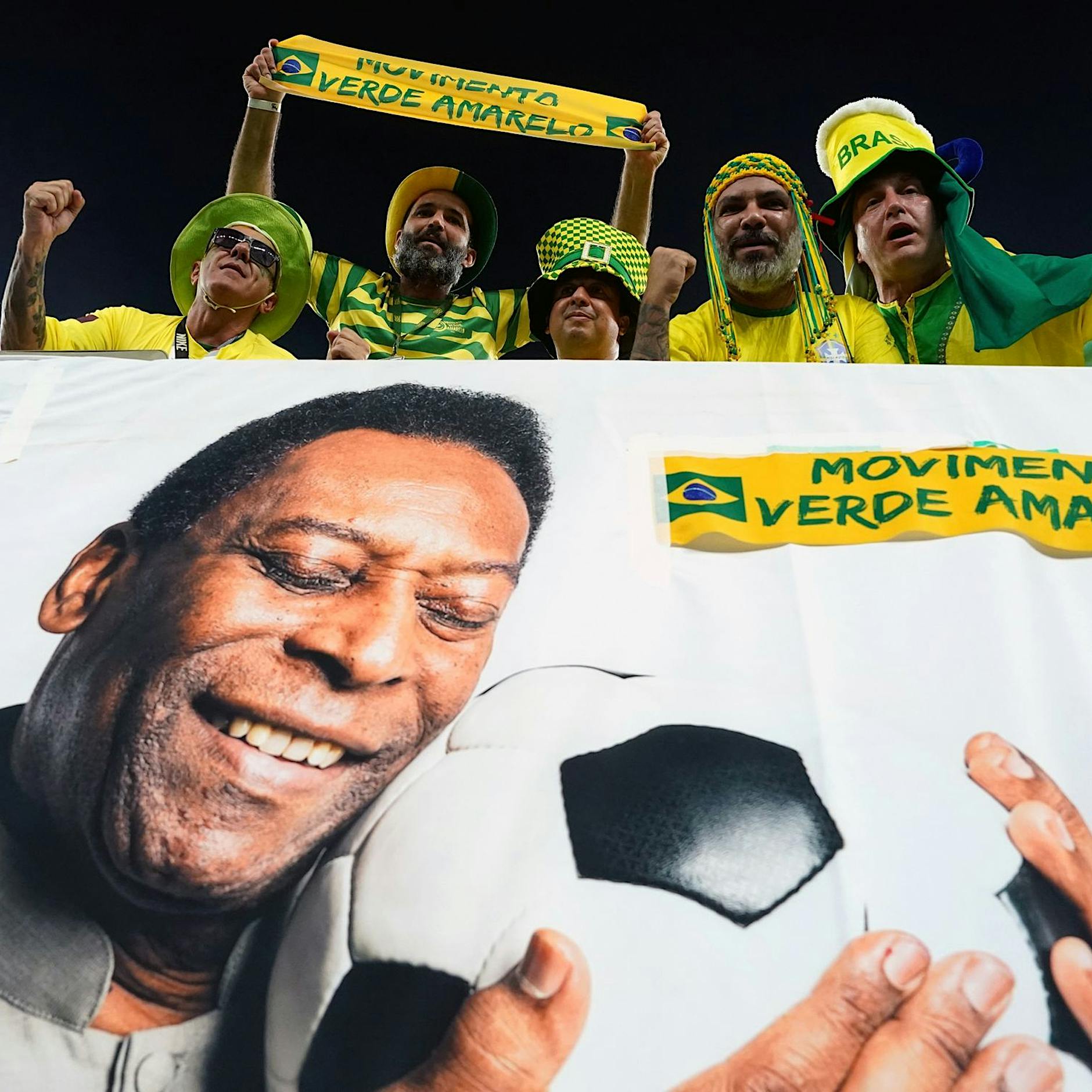 Weihnachtsbesuch im Krankenhaus: Pelé hat Familie um sich