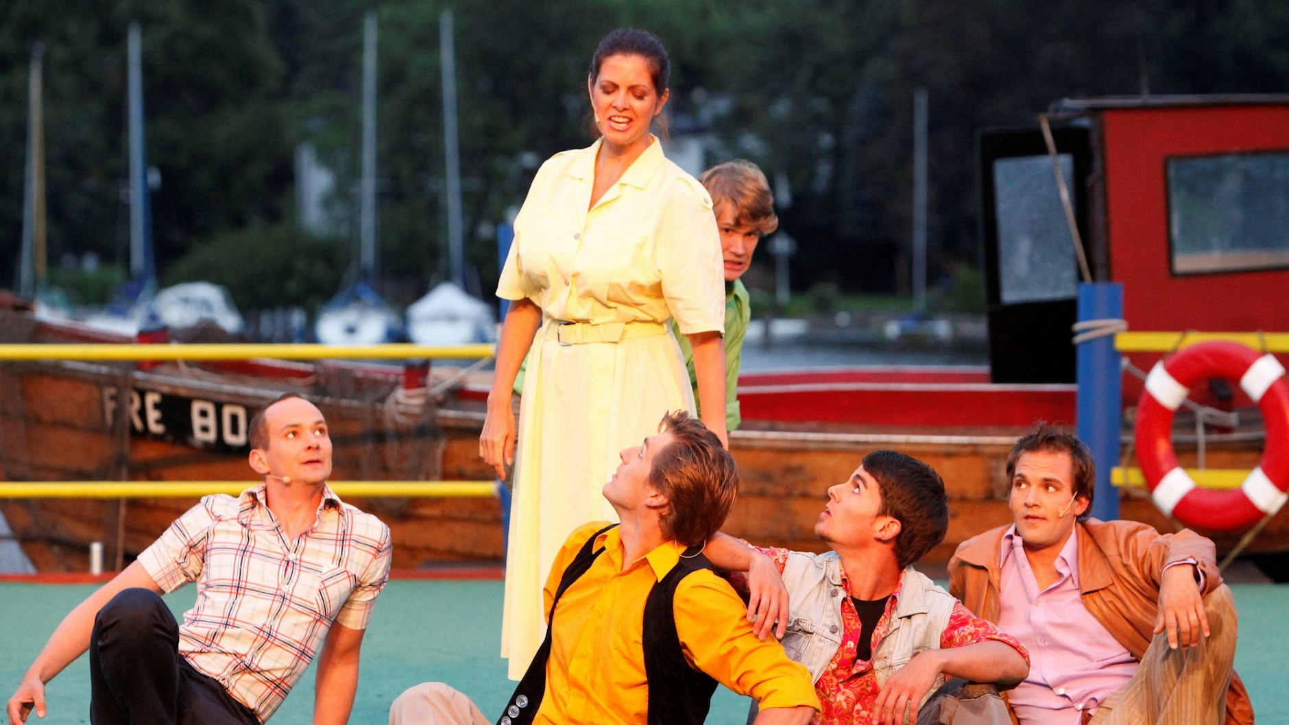 Maxi Biewer ist nicht nur Moderatorin, arbeitet auch als Schauspielerin. Hier ist sie in dem Musical „Heisser Sommer“ auf der Regatta-Bühne in Grünau zu sehen.