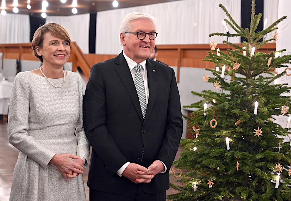 ARCHIV - Deutschlands First Lady Elke Büdenbender (60) legt seit vielen Jahren Wert auf Weihnachten im großen Familienkreis.  