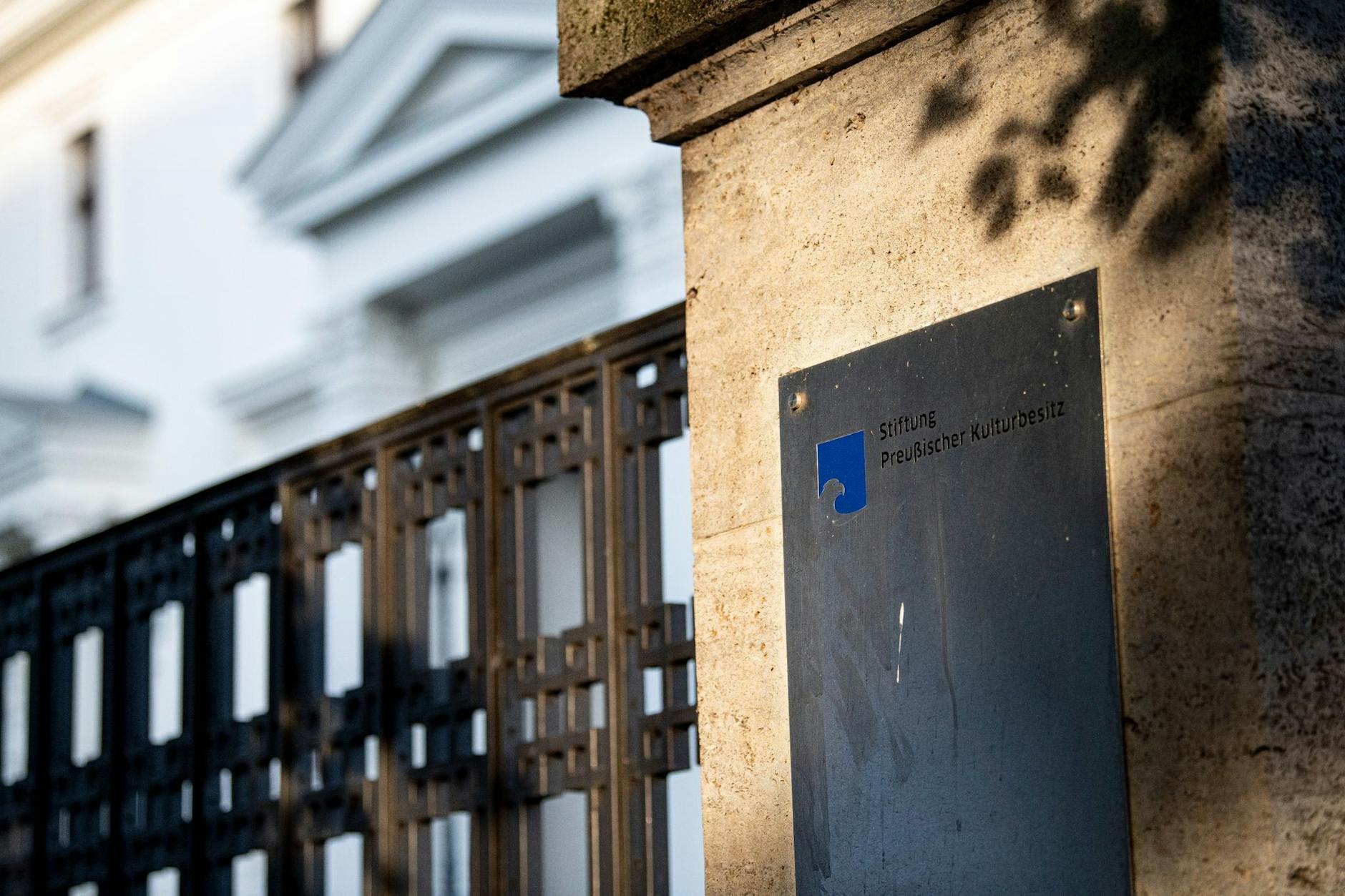 ARCHIV - Die Villa von der Heydt, Sitz des Präsidenten und der Hauptverwaltung der Stiftung Preußischer Kulturbesitz (SPK).