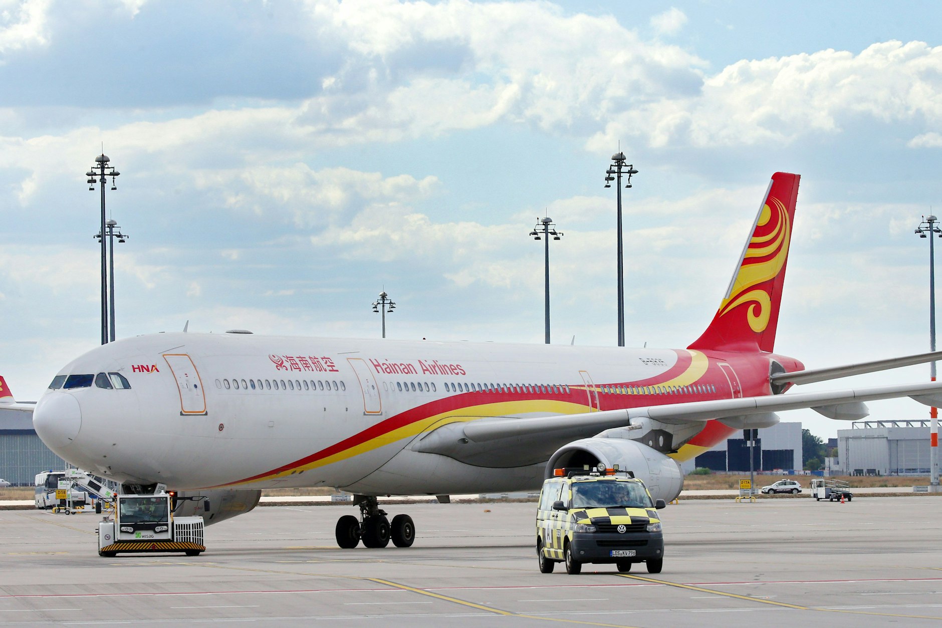 &nbsp;Ein Airbus A330-300 der chinesischen Fluggesellschaft Hainan Airlines am Flughafen Berlin Brandenburg.