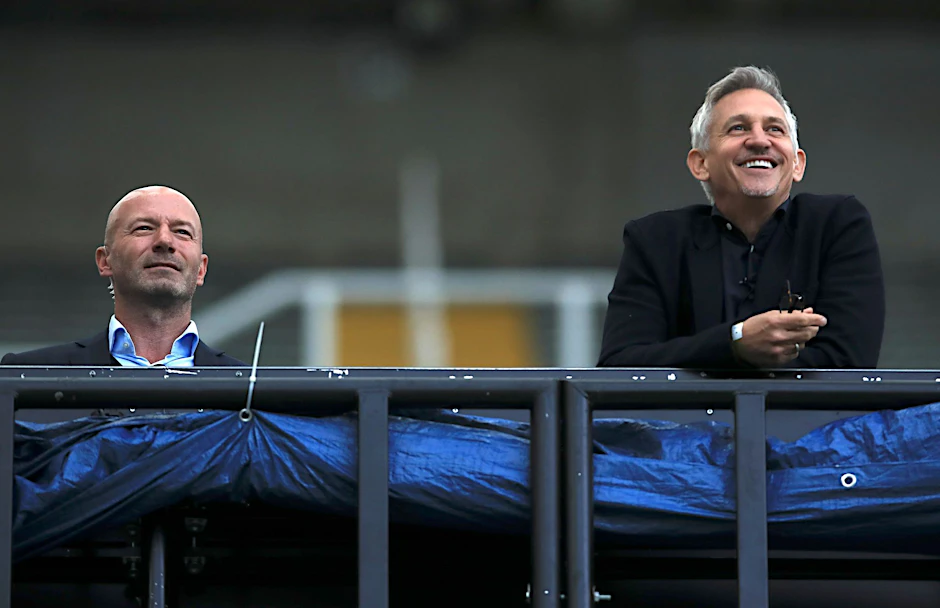 ARCHIV - Für den ehemaligen Fußballer Alan Shearer (l) ist es sehr enttäuschend, dass Deutschland nicht mehr bei der WM ist.  a/Archivbild