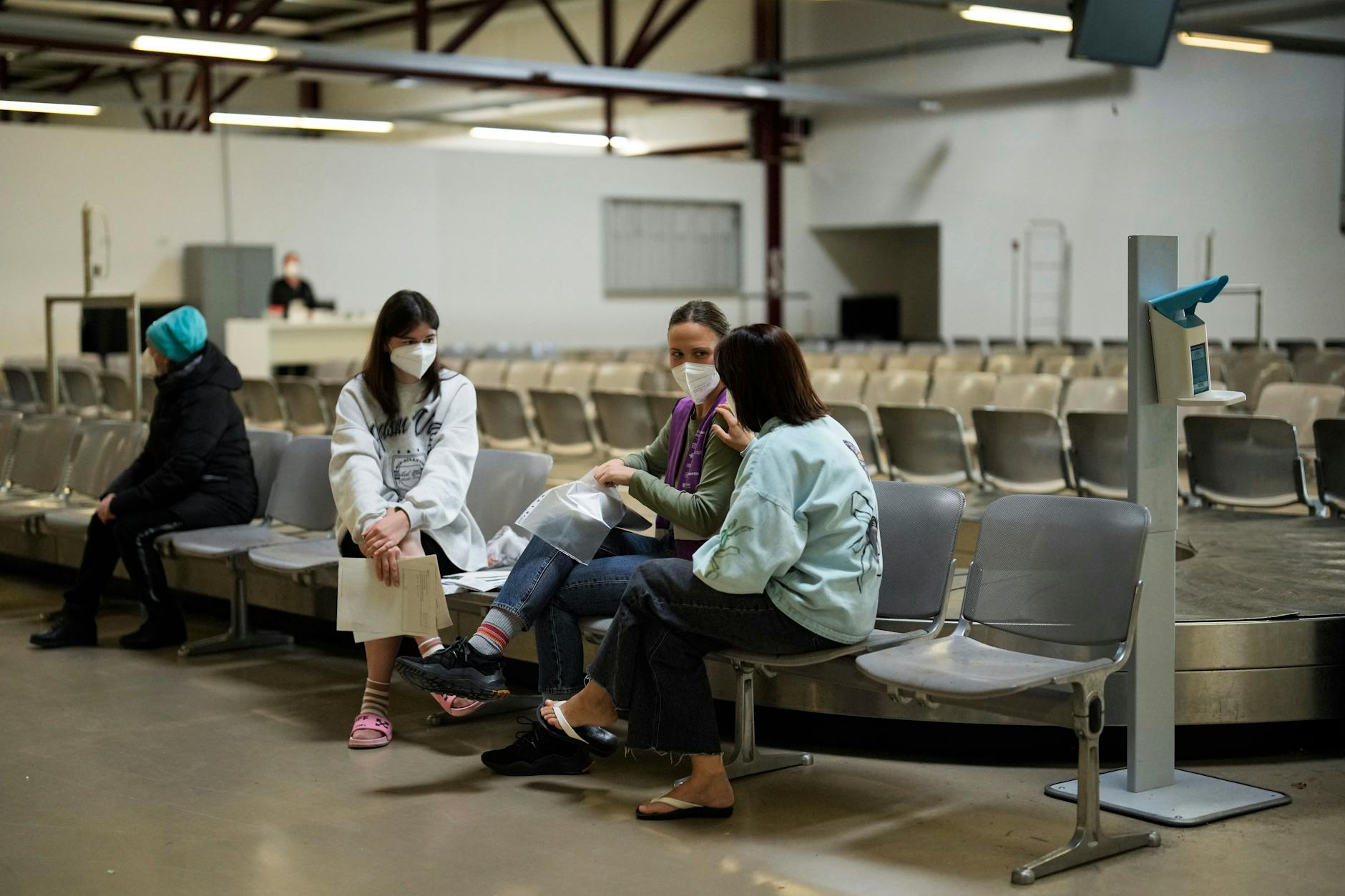 Bis 2020 war Tegel ein Flughafen, seit diesem Frühjahr ist es ein Ankunftszentrum für Flüchtlinge aus der Ukraine.