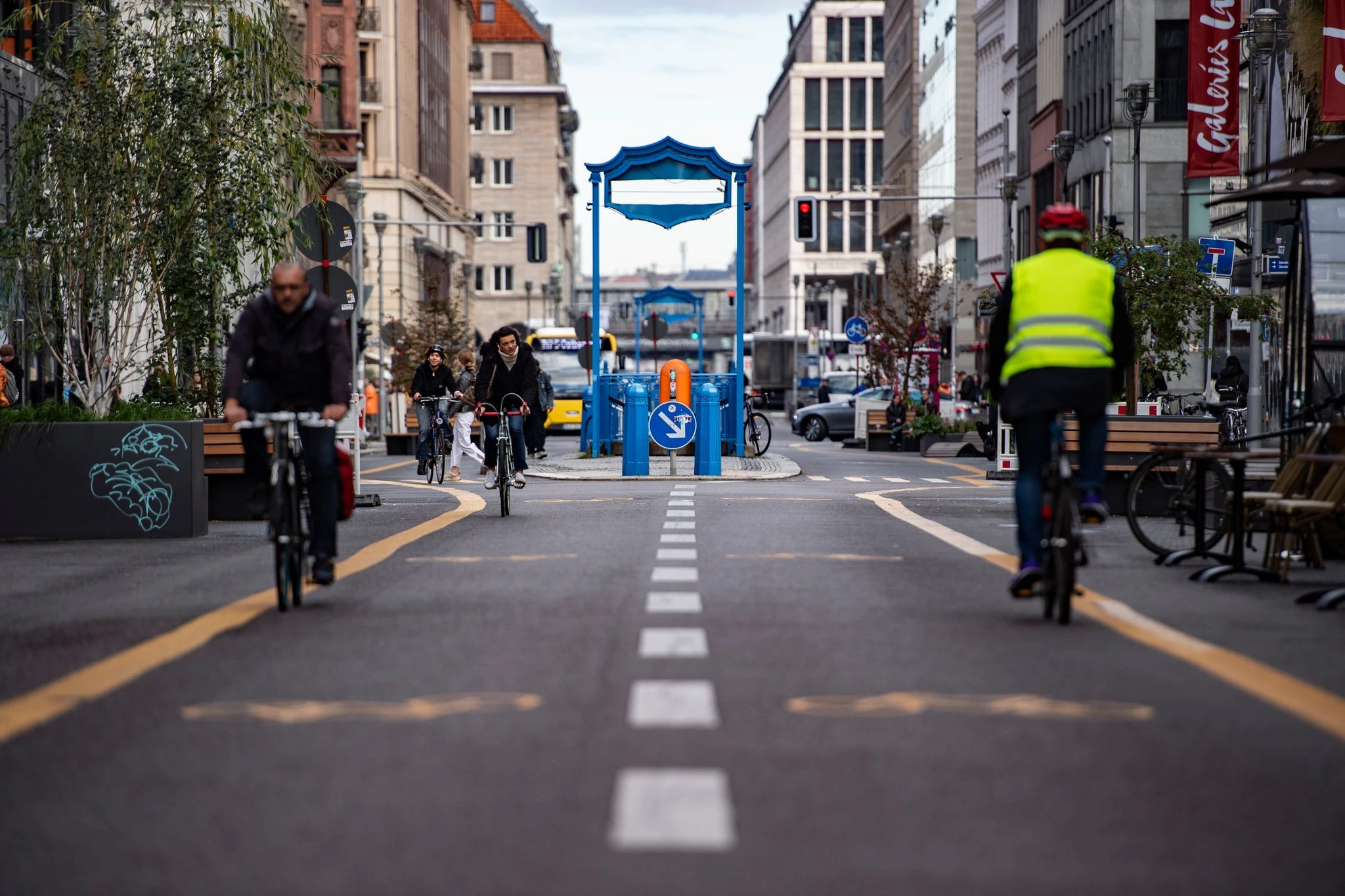 Schön ist es nicht. Funktioniert hat es auch nicht, das Konzept für die autofreie Friedrichstraße.