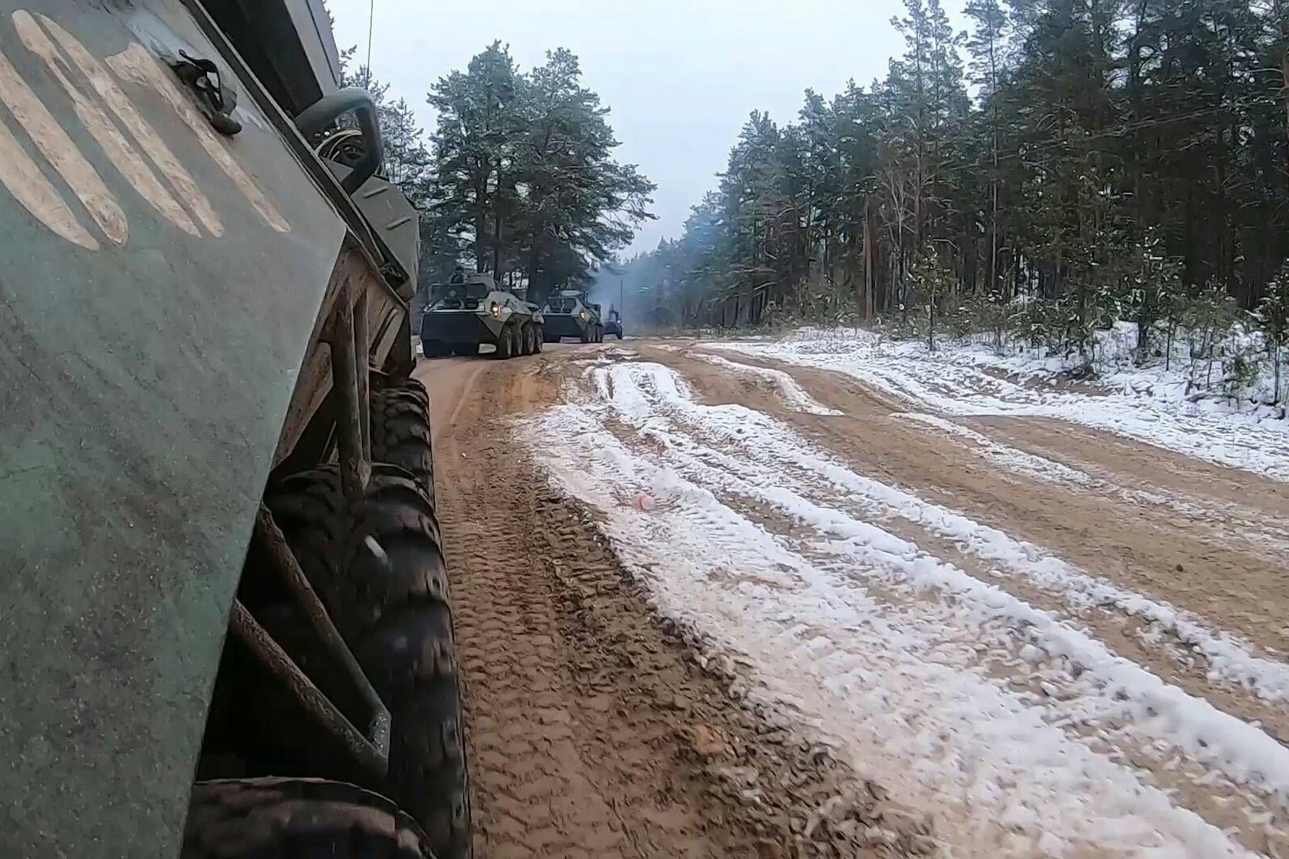 Belarussische und Russische Soldaten bei einer Übung. Die Länder gründeten im Oktober eine gemeinsame Militäreinheit.