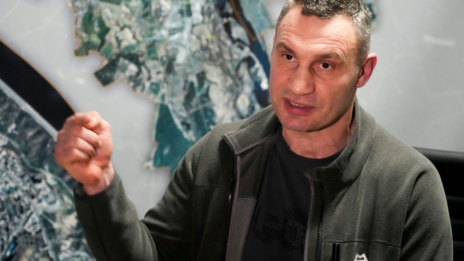 Vitali Klitschko, Bürgermeister von Kiew und ehemaliger Box-Profi, warnt vor Putins Allmachtsfantasien.