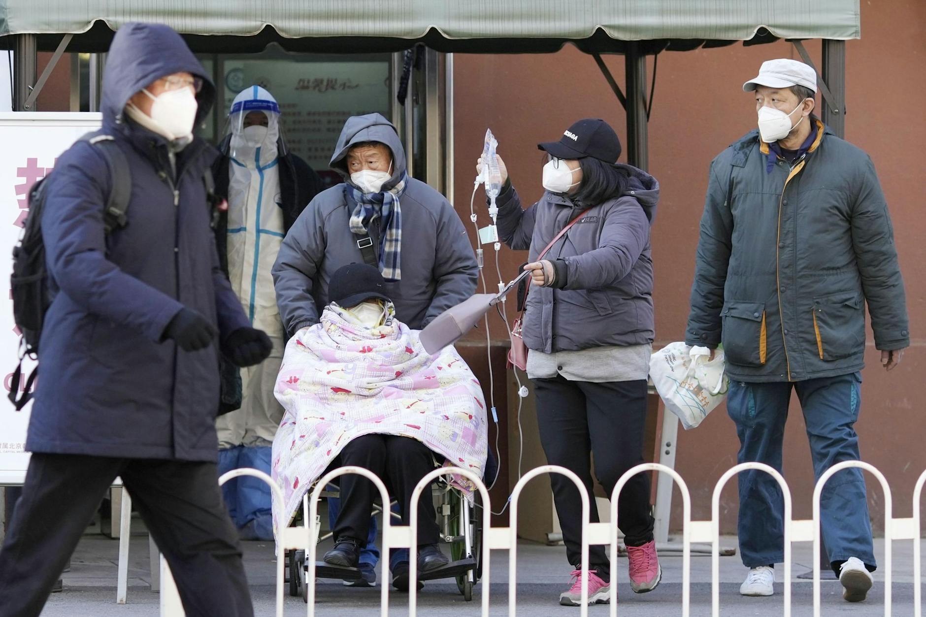 Eine ambulante Stelle einer Klinik in Peking. In China ist nun auch Lagevrio (Molnupiravir) des amerikanischen Herstellers Merck zur Behandlung von Corona-Patienten erlaubt. 