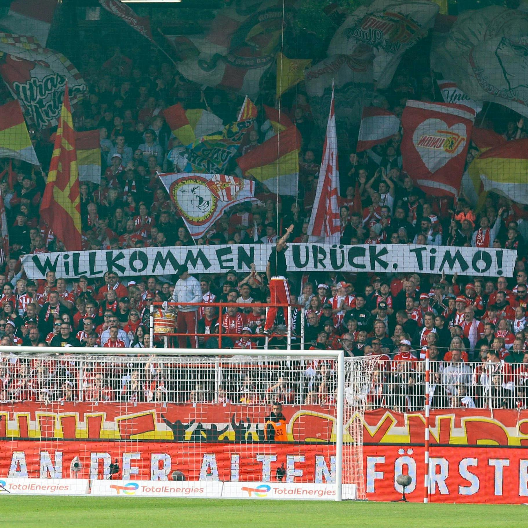 Eisernes Gespür: Die Fans des 1. FC Union feierten Timo Baumgartl bei seinem Comeback im September 2022.