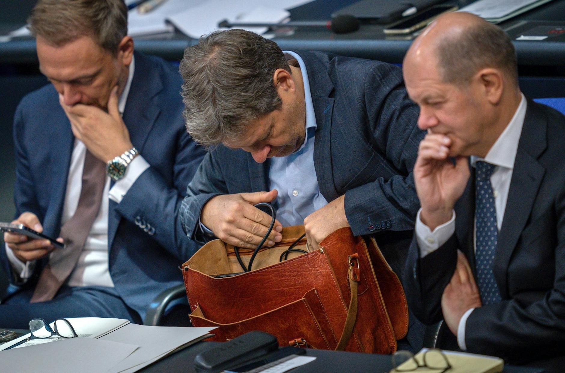 ARCHIV - Die Ampel-Koalition hatte im Jahr 2022 viele Krisen zu bewältigen. Das dürfte sich im kommenden Jahr kaum ändern.