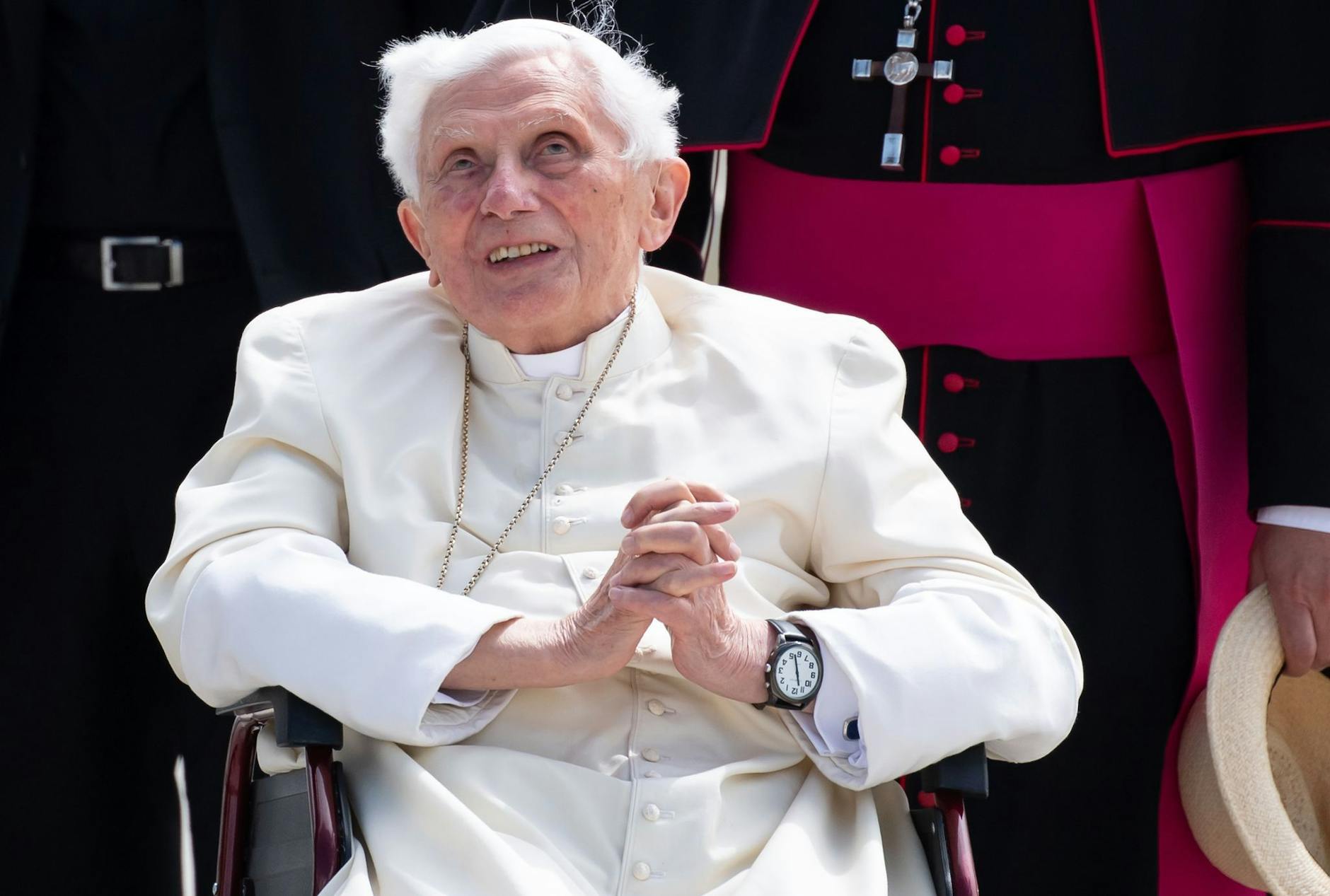 ARCHIV - Der emeritierte Papst Benedikt XVI. ist tot.