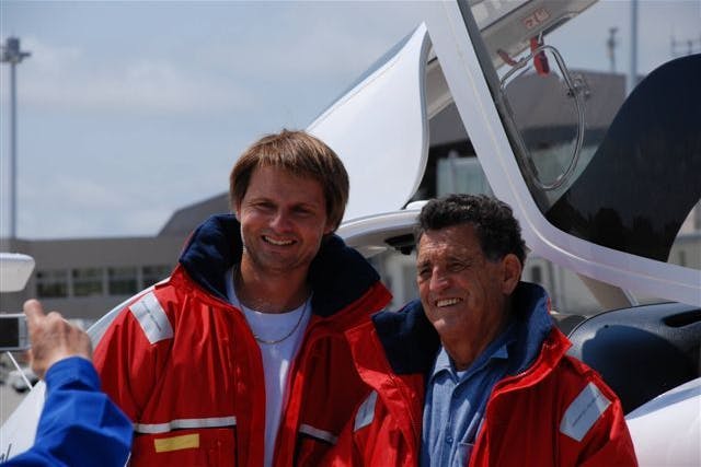 Karl-Heinz Maxwitat (r.) und Marc Aurel Lehmann nach ihrer Weltumrundung: Sie haben dies als 140. Besatzung international und als 20. national geschafft.