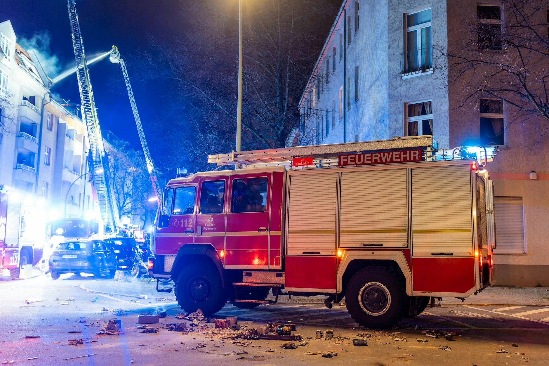 Ein Feuerwehrauto in Berlin-Neukölln