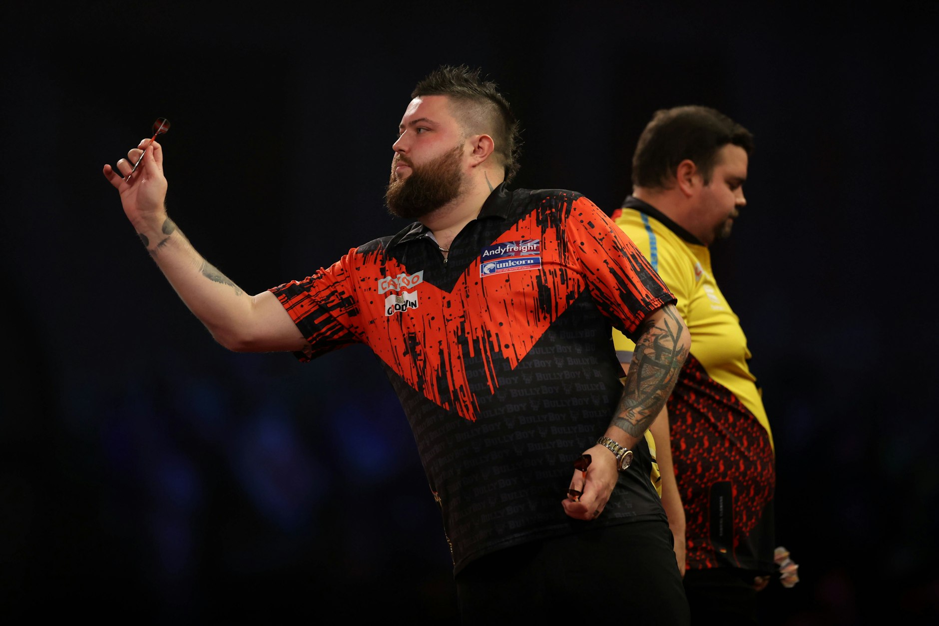 Michael Smith (links) warf Gabriel Clemens aus dem Turnier.