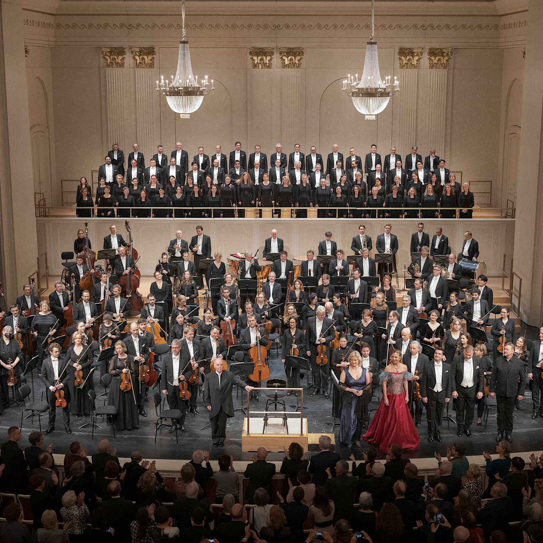 Neujahrskonzert: Daniel Barenboim nach langer Krankheit wieder am Pult – im Sitzen