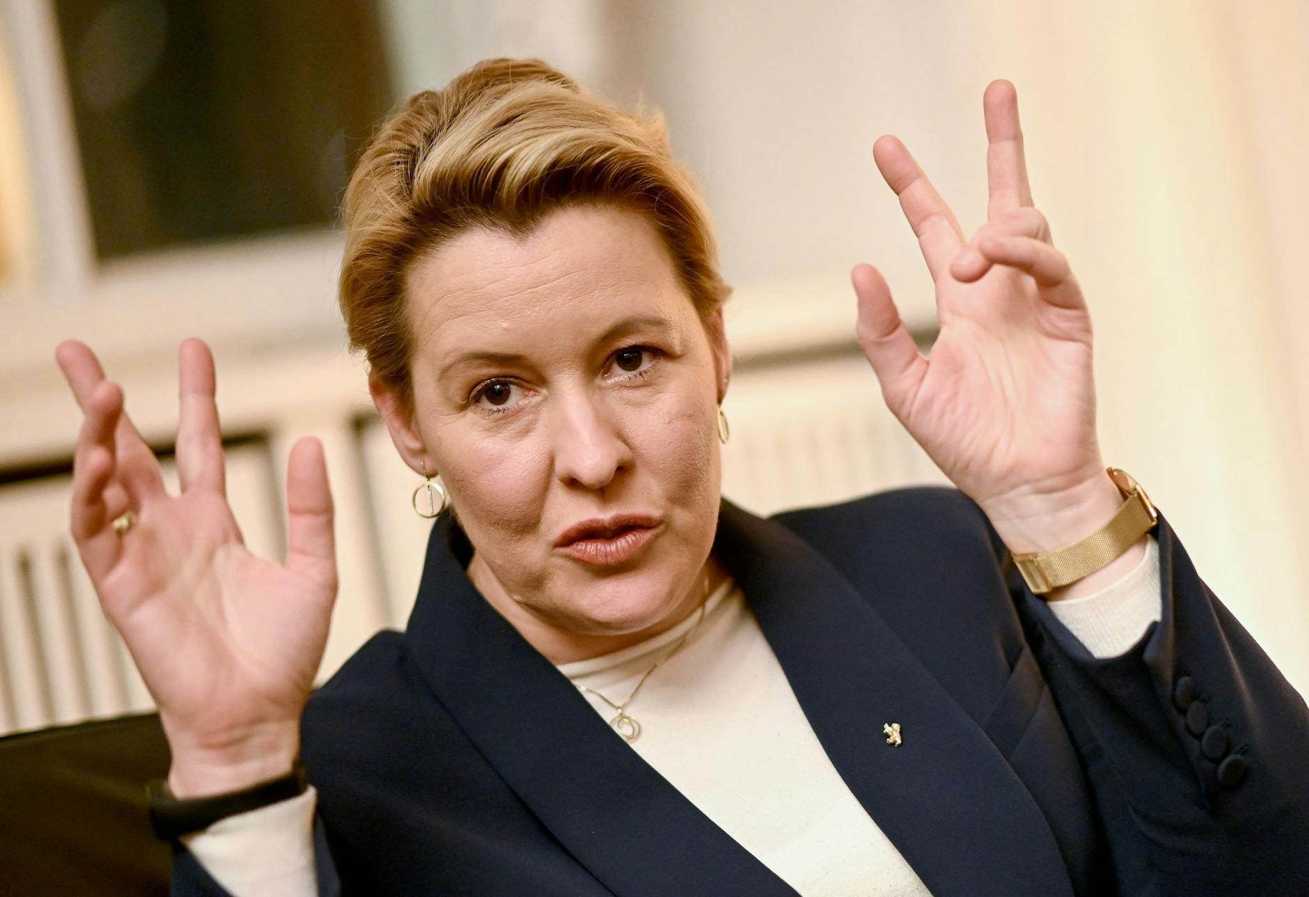 ARCHIV - Berlins Regierende Bürgermeisterin Franziska Giffey (SPD) spricht im dpa-Interview. - Nutzung nur nach vertraglicher Vereinbarung