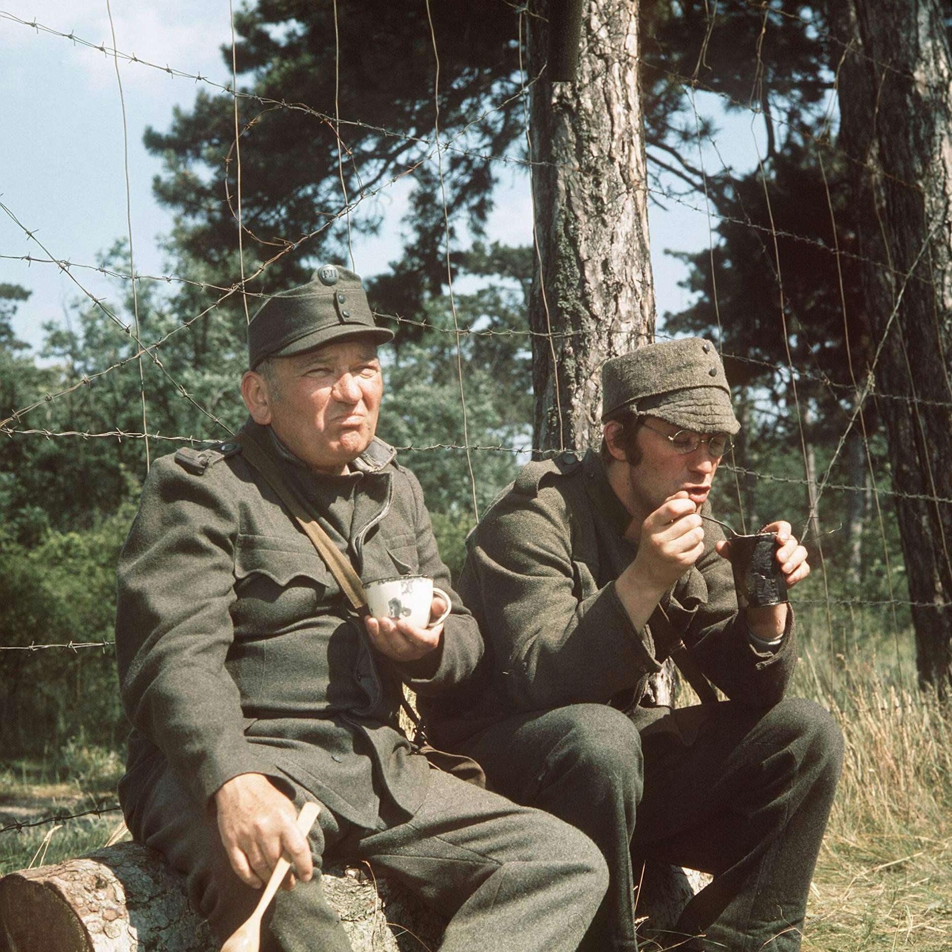 Fritz Muliar als Josef Schwejk (li.) und Heinz Maracek in „Die Abenteuer des braven Soldaten Schwejk“, Regie: Wolfgang Liebeneiner 