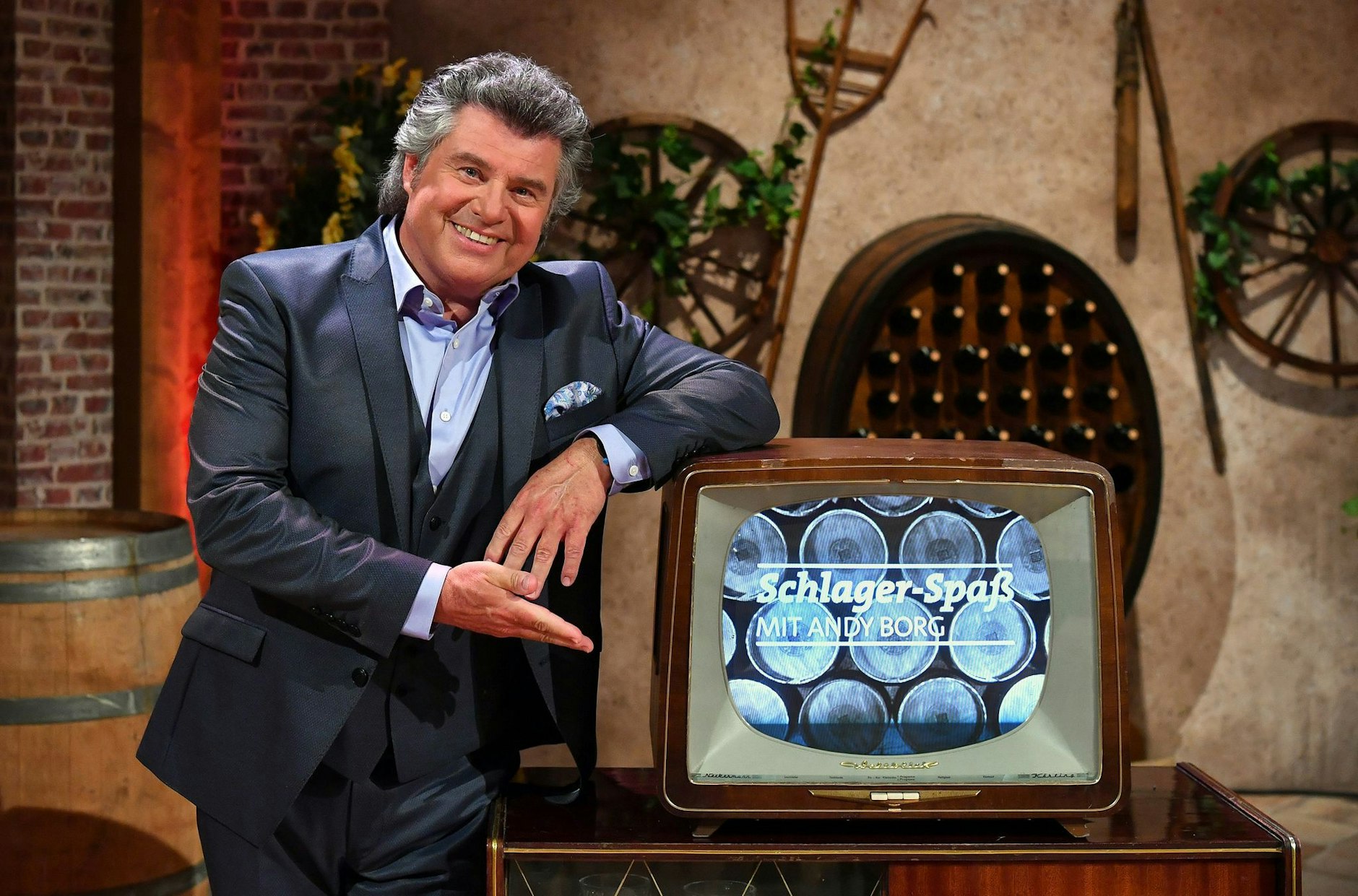 HANDOUT - Gastgeber, Sänger und Moderator: Andy Borg.  