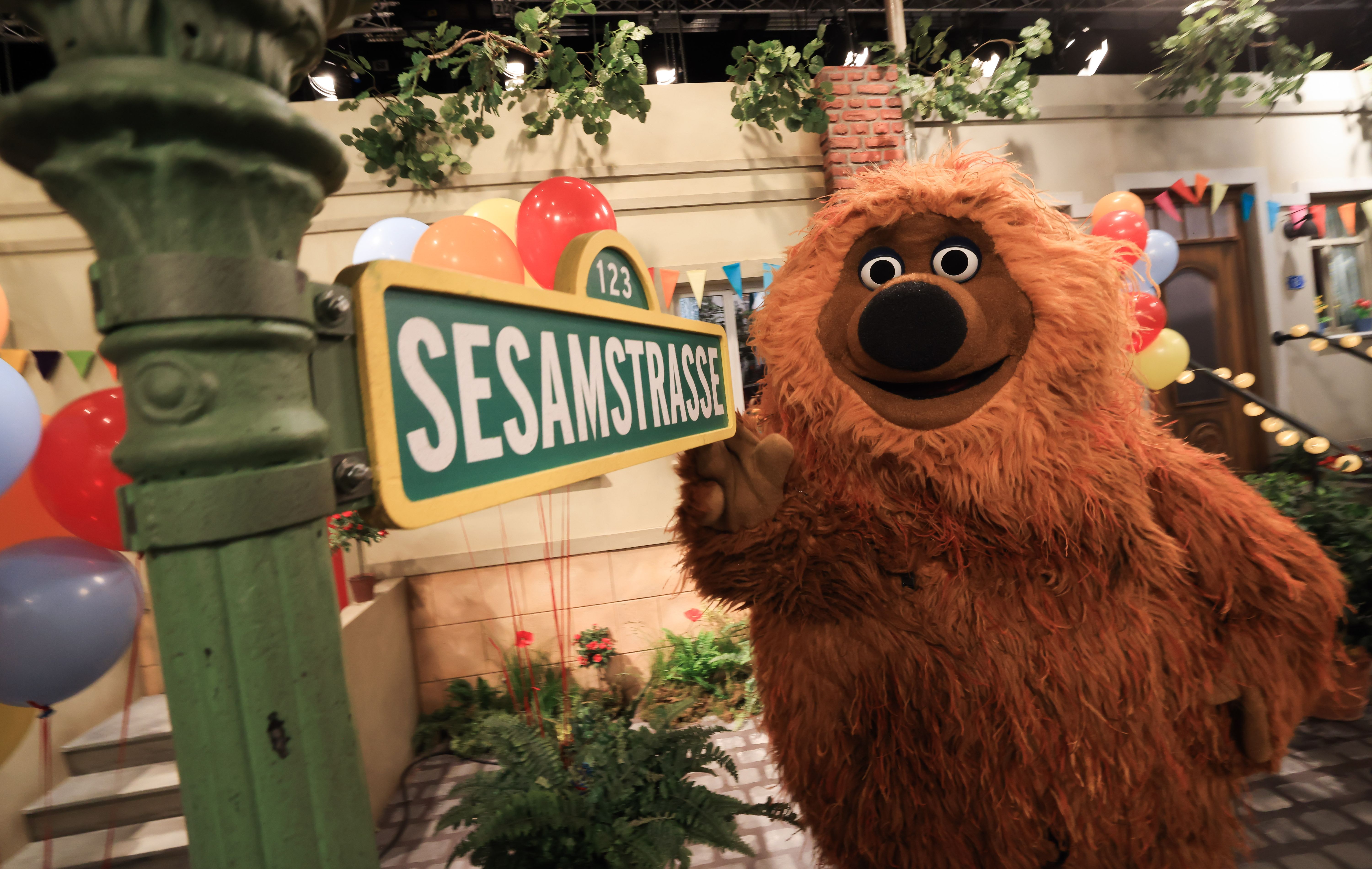 Angst vor „Überfremdung“, Verherrlichung des Lebens in der Mülltonne: „Sesamstraße“ startete vor 50 Jahren – aber nicht überall