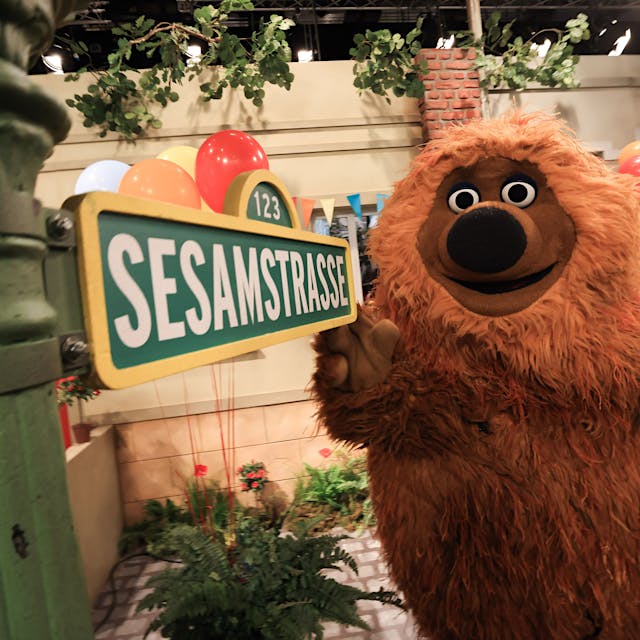 Angst vor „Überfremdung“, Verherrlichung des Lebens in der Mülltonne: „Sesamstraße“ startete vor 50 Jahren – aber nicht überall