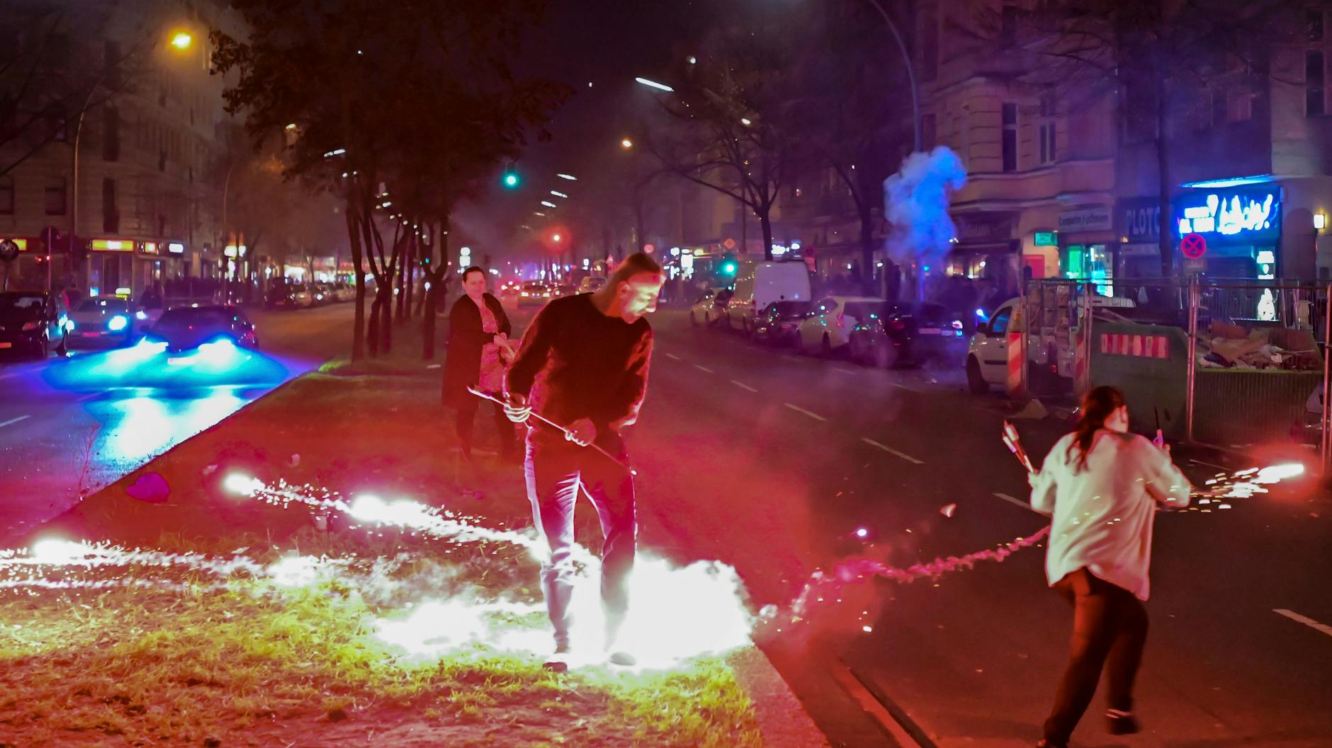 Wer in Teilen Neuköllns auf die Straße wollte, musste in der Silvesternacht sehr vorsichtig sein.