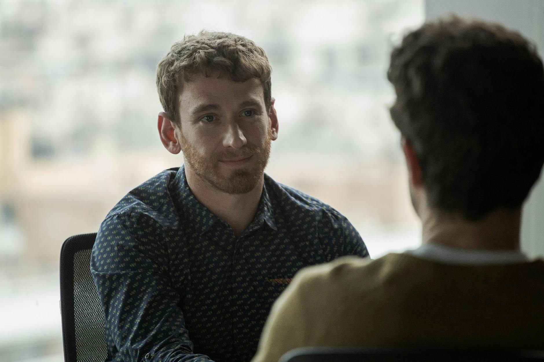 HANDOUT - Ramon Pujol (l) als Ramon in der spanischen Produktion «Smiley». Die Serie ist auf Netflix verfügbar.