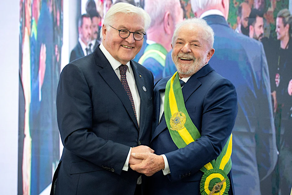HANDOUT - Nach der Amtseinführung: Bundespräsident Frank-Walter Steinmeier und der brasilianische Präsident Luis Inácio Lula da Silva.  pa
