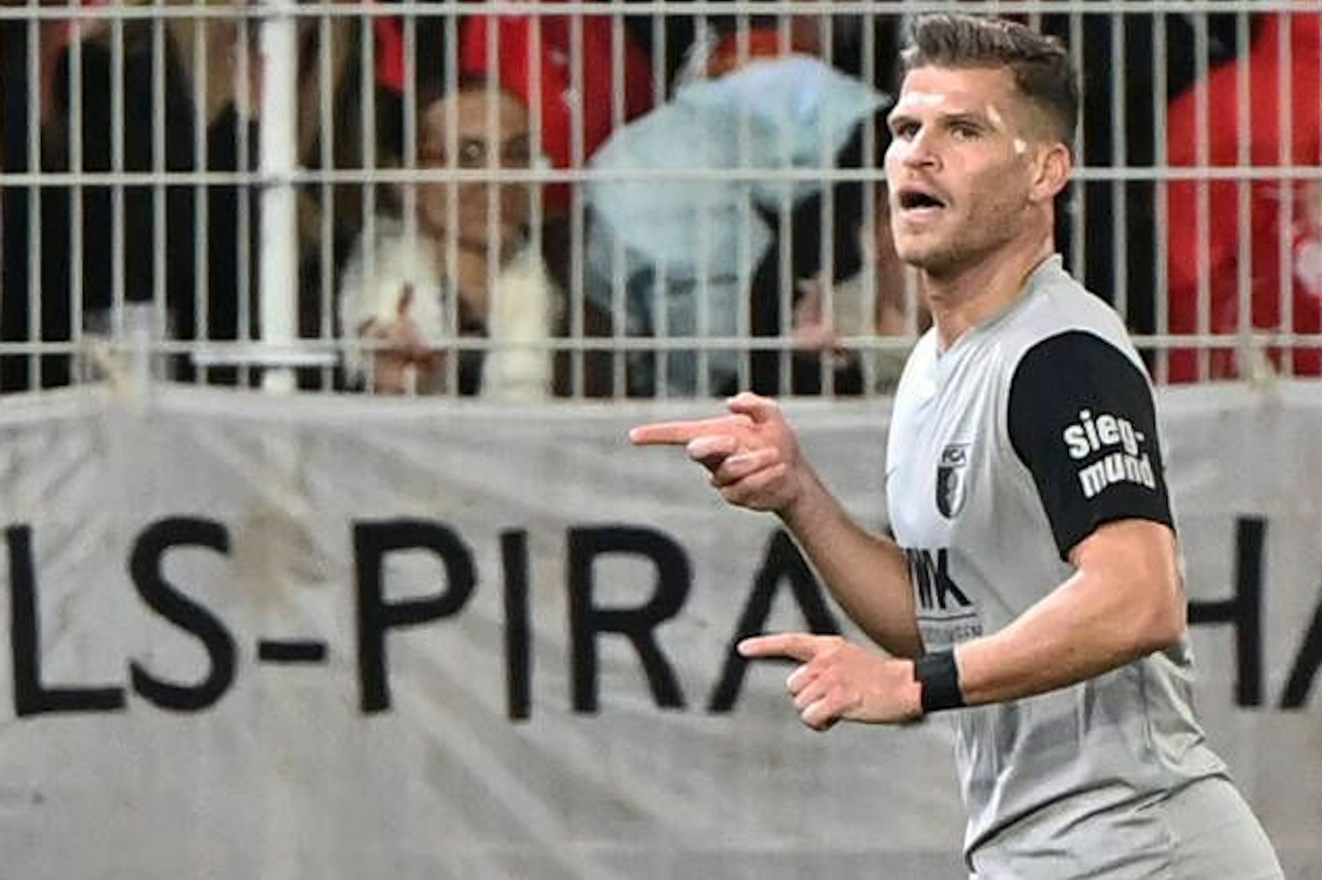 Weiß, wie man in Berlin jubelt: Florian Niederlechner schnürte beim 2:2 Anfang November beim 1. FC Union einen Doppelpack für Augsburg.