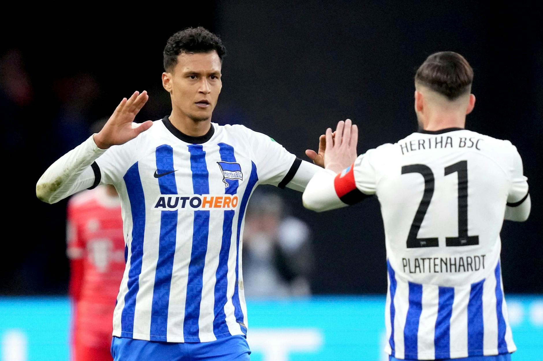 Davie Selke verabschiedet sich von Hertha BSC und wechselt zum Bundesliga-Konkurrenten 1. FC Köln.