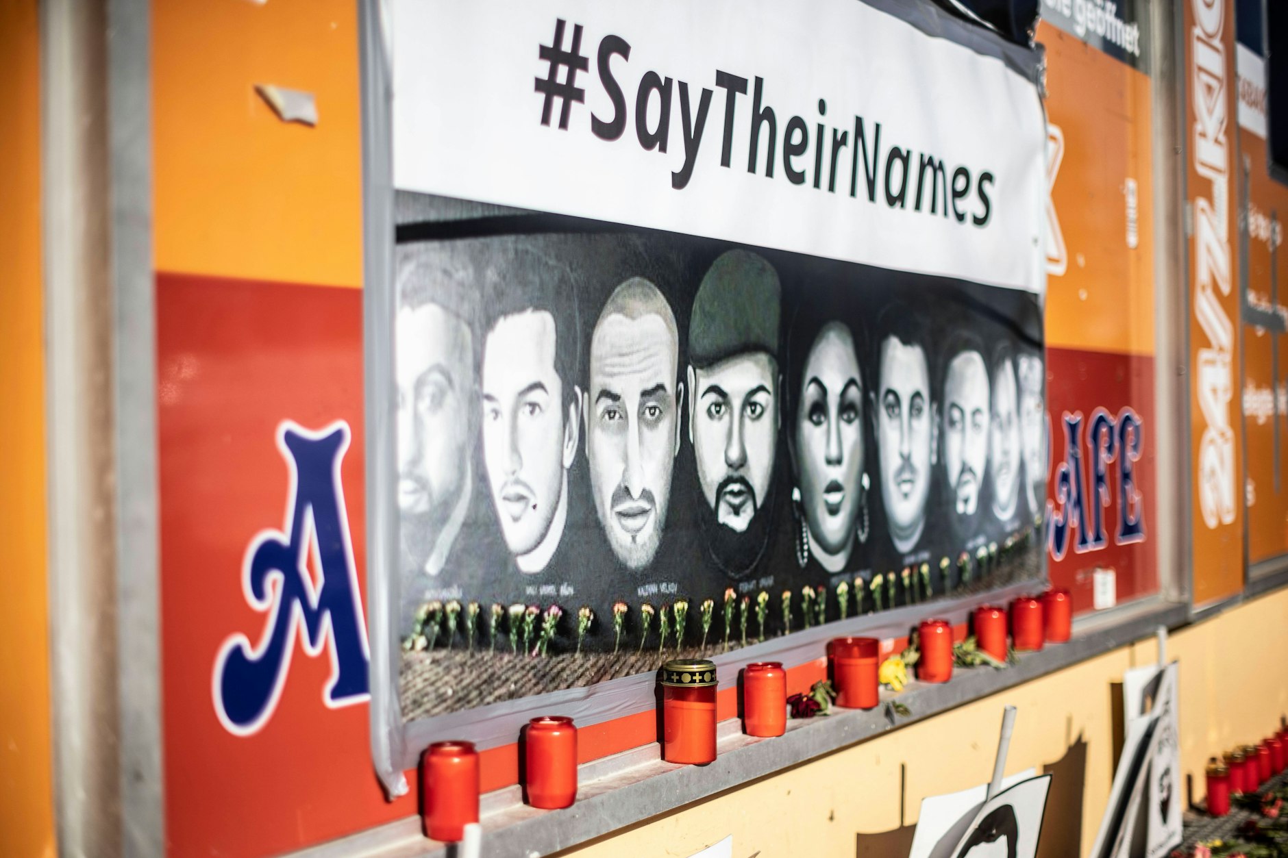 Der Vater des Hanau-Attentäters bedrängt immer wieder Angehörige der Opfer.