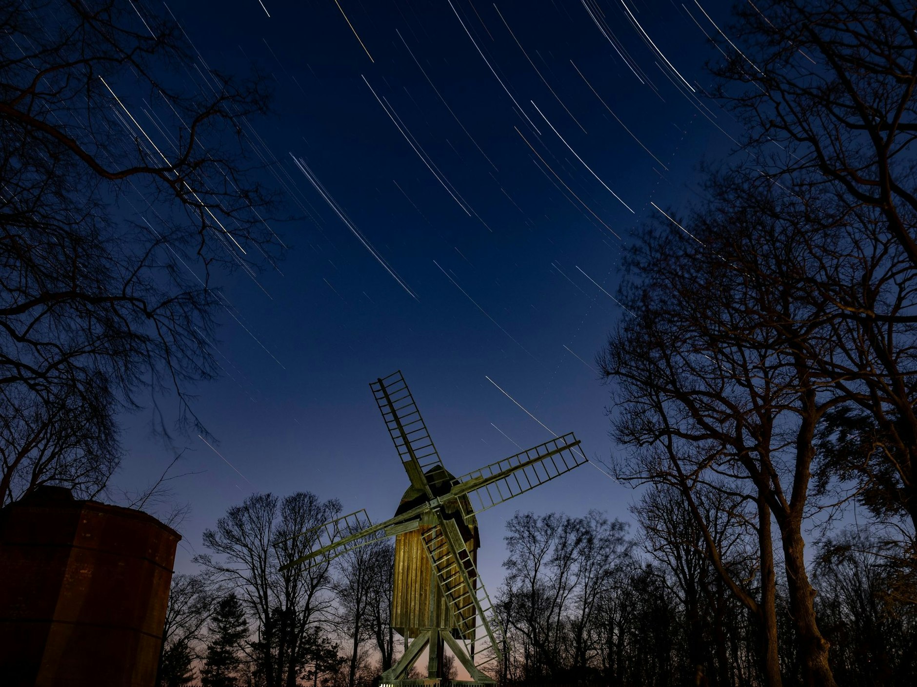 ARCHIV - Blick in den Sternenhimmel: Das kommende Jahr hat zahlreiche Highlights am Nachthimmel zu bieten.  