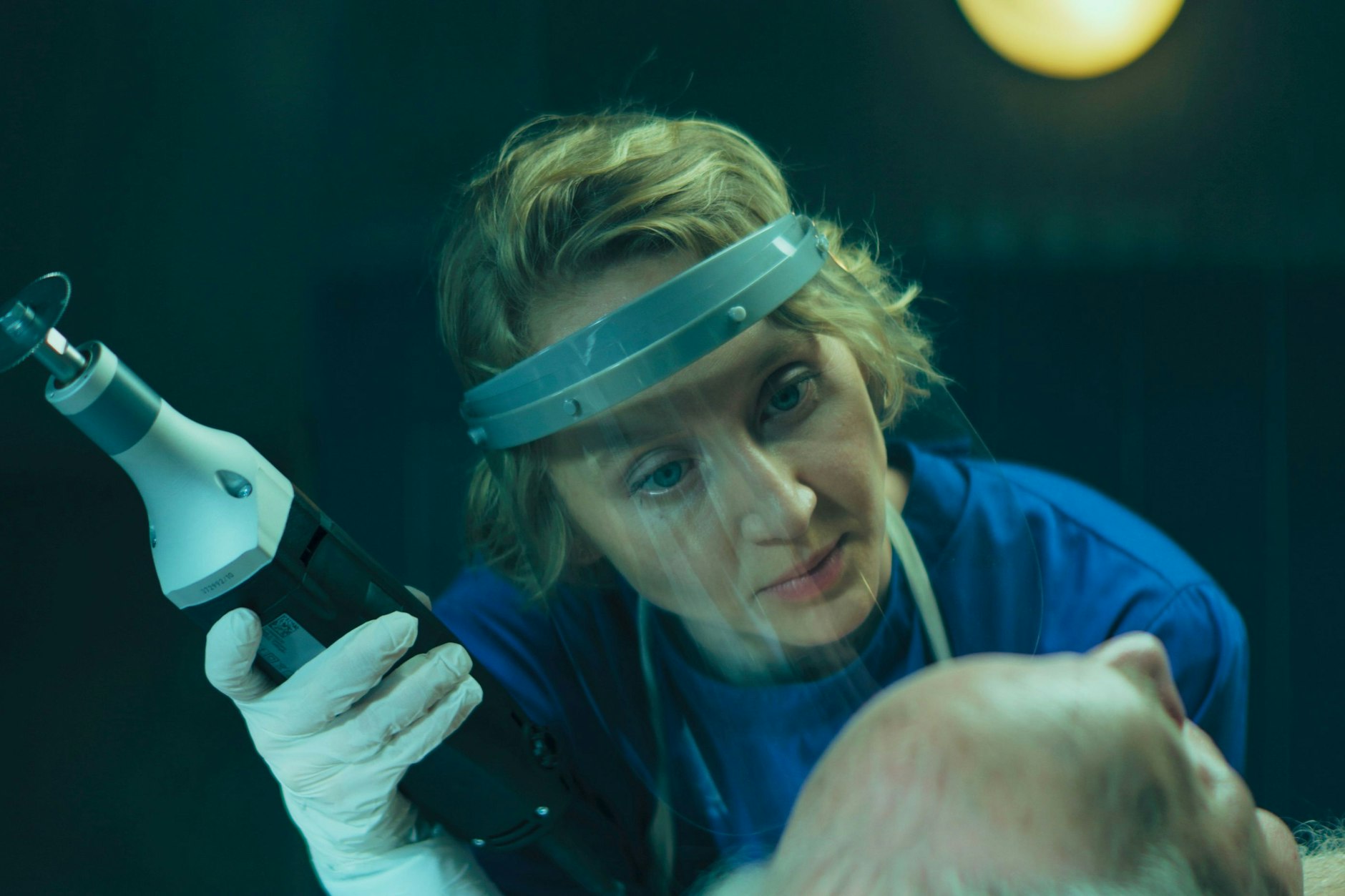 Bestatterin Blum bei der Arbeit