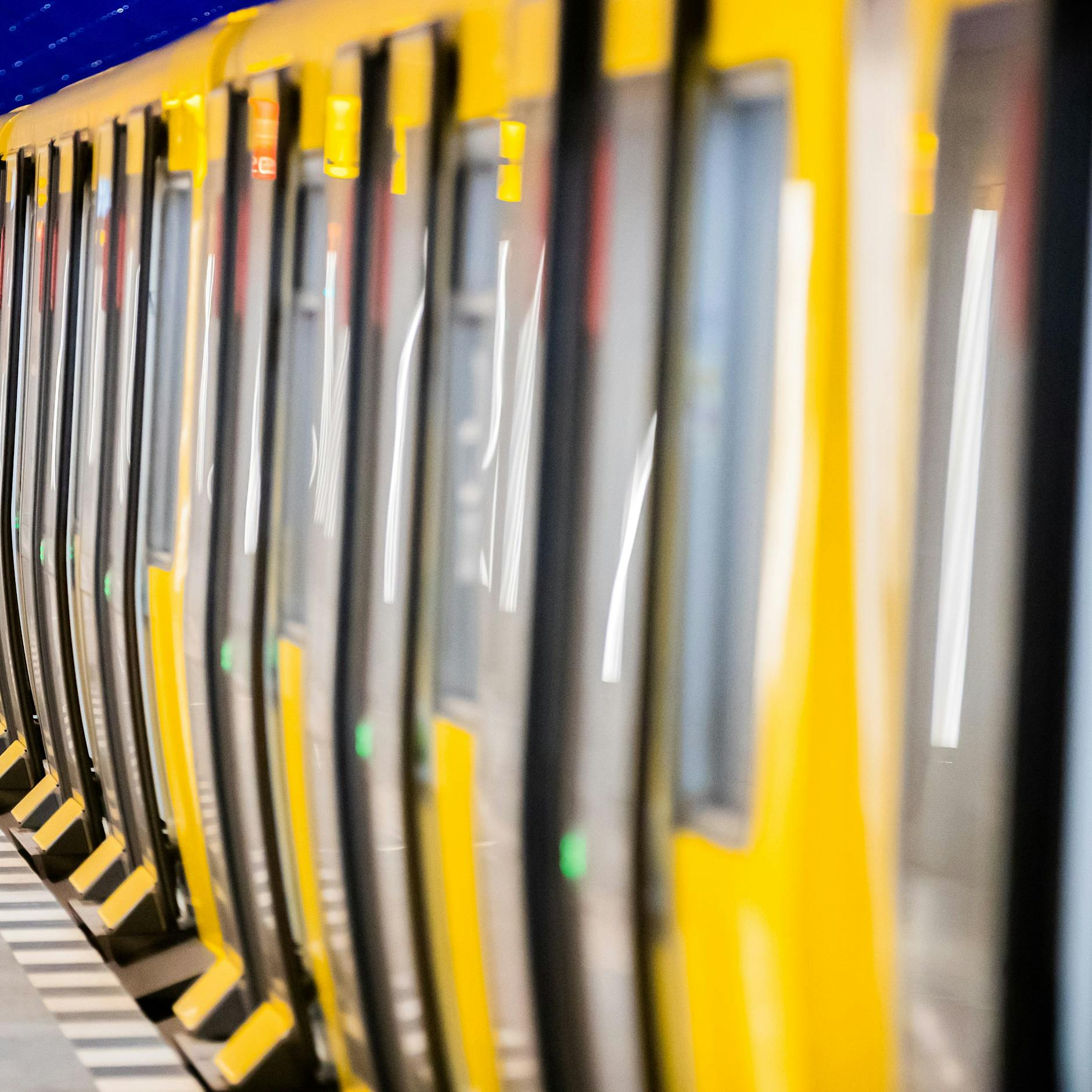 Irrsinn beim 29-Euro-Ticket: BVG bucht mehr als das Doppelte ab!