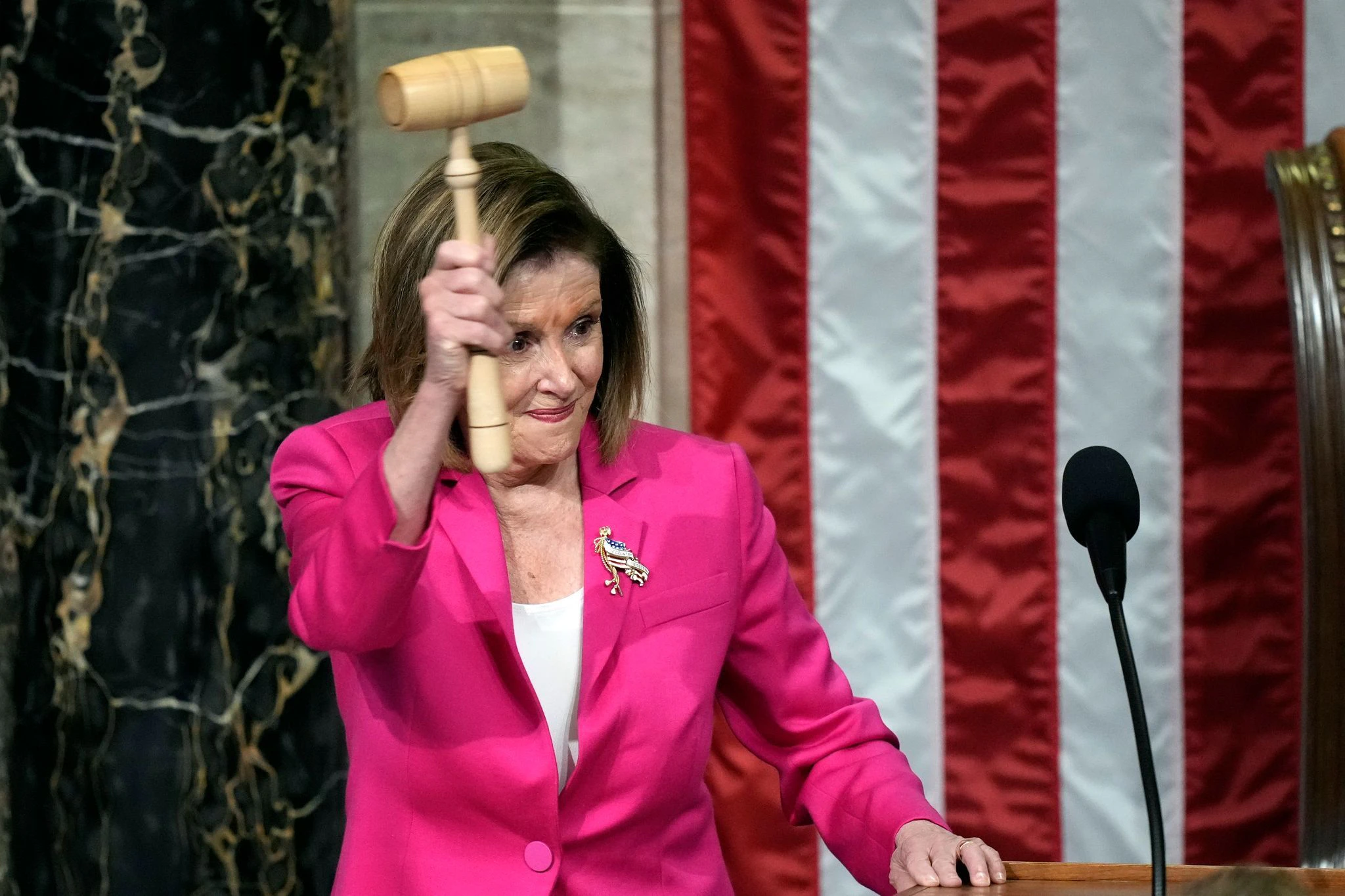 Nancy Pelosi, scheidende Sprecherin des Repräsentantenhauses, ruft zur Ordnung.