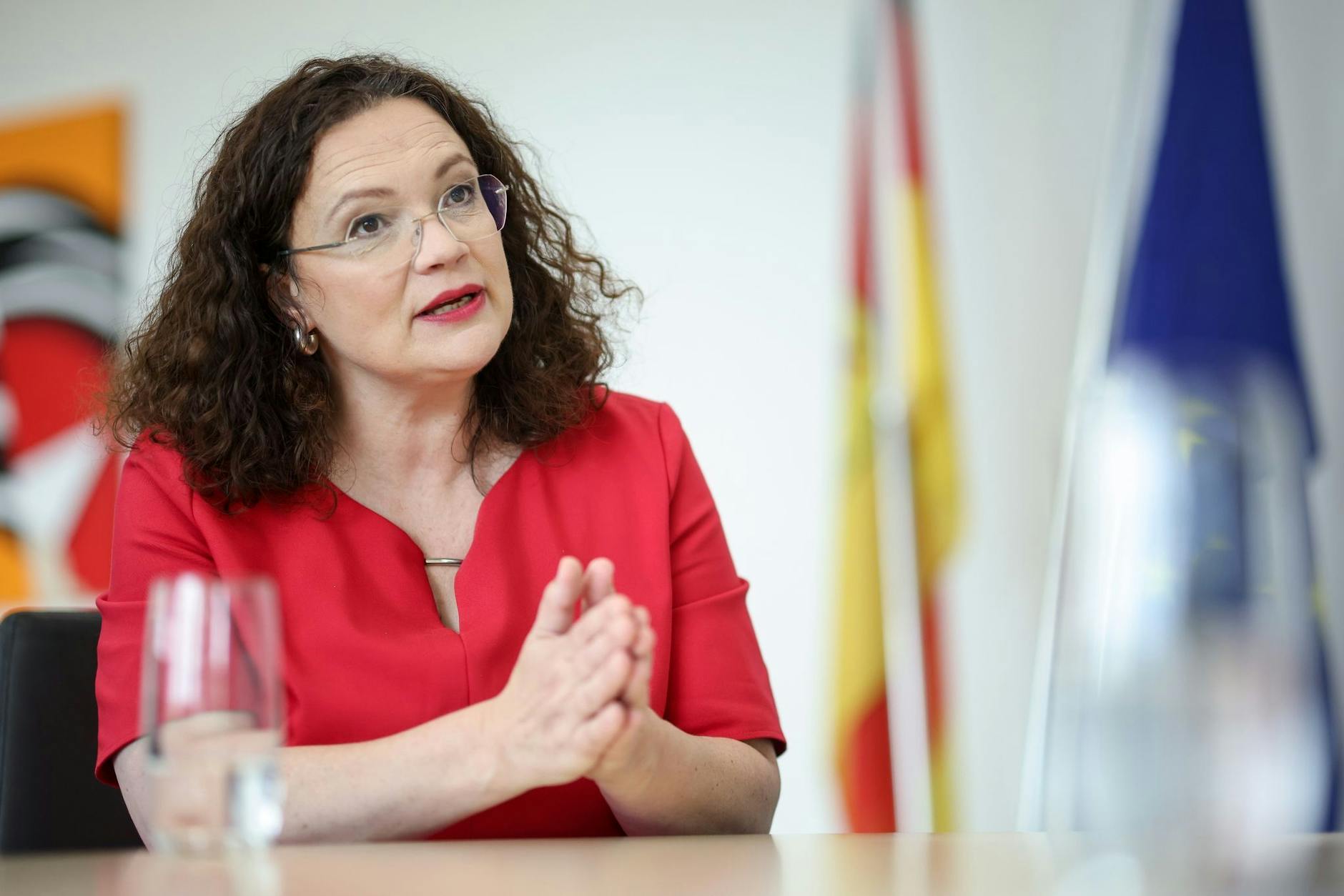 ARCHIV - Im Zuge der Abwicklung der Corona-Krise hat die Bundesagentur für Arbeit laut Nahles bis zu 2400 Mitarbeiter mit der Prüfung von Anträgen auf Kurzarbeitergeld beschäftigt.