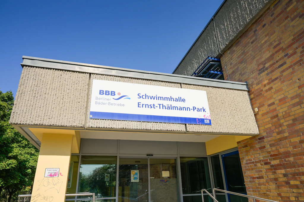 Neue Sauna, neues Becken: Schwimmhalle Ernst-Thälmann-Park öffnet wieder