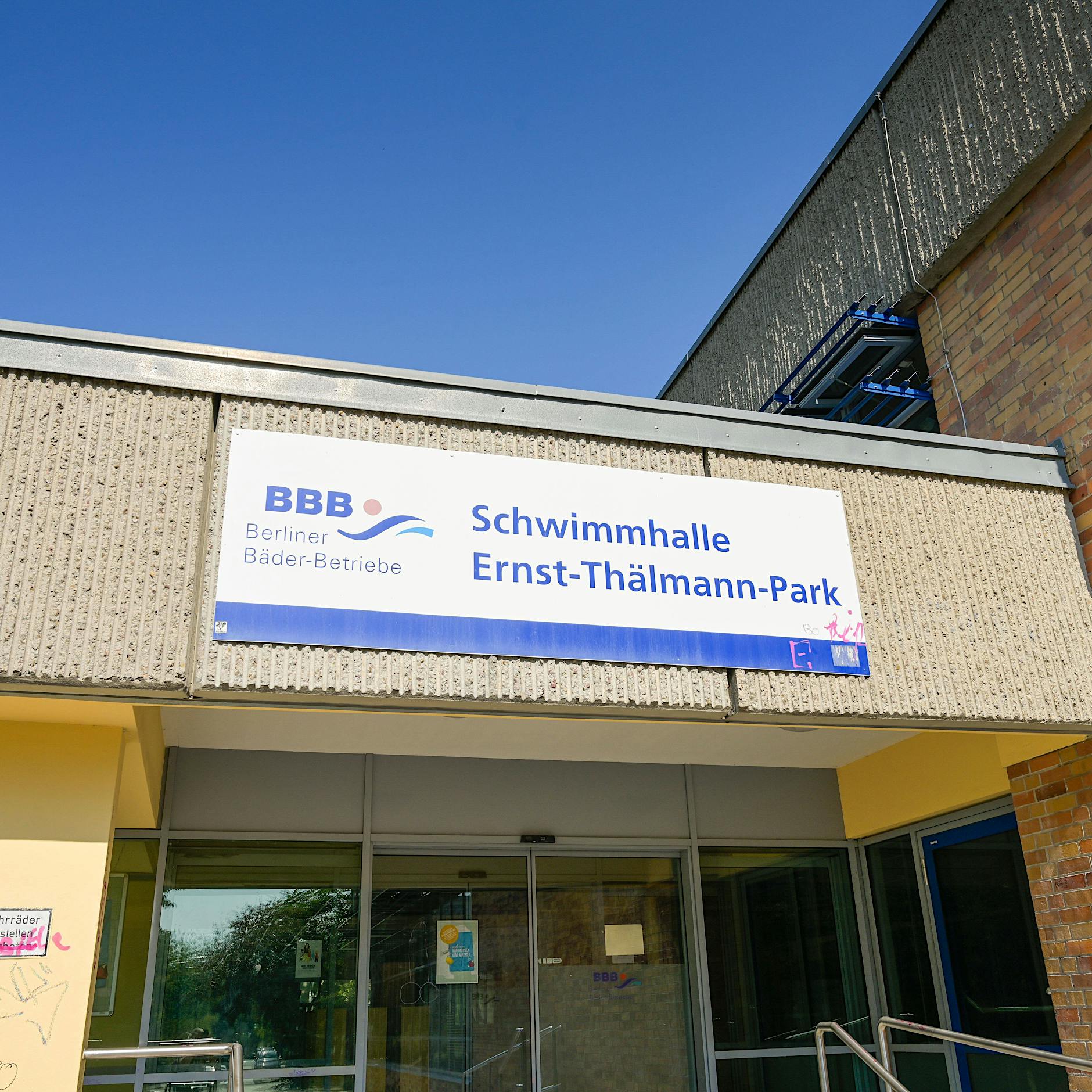 Neue Sauna, neues Becken: Schwimmhalle Ernst-Thälmann-Park öffnet wieder