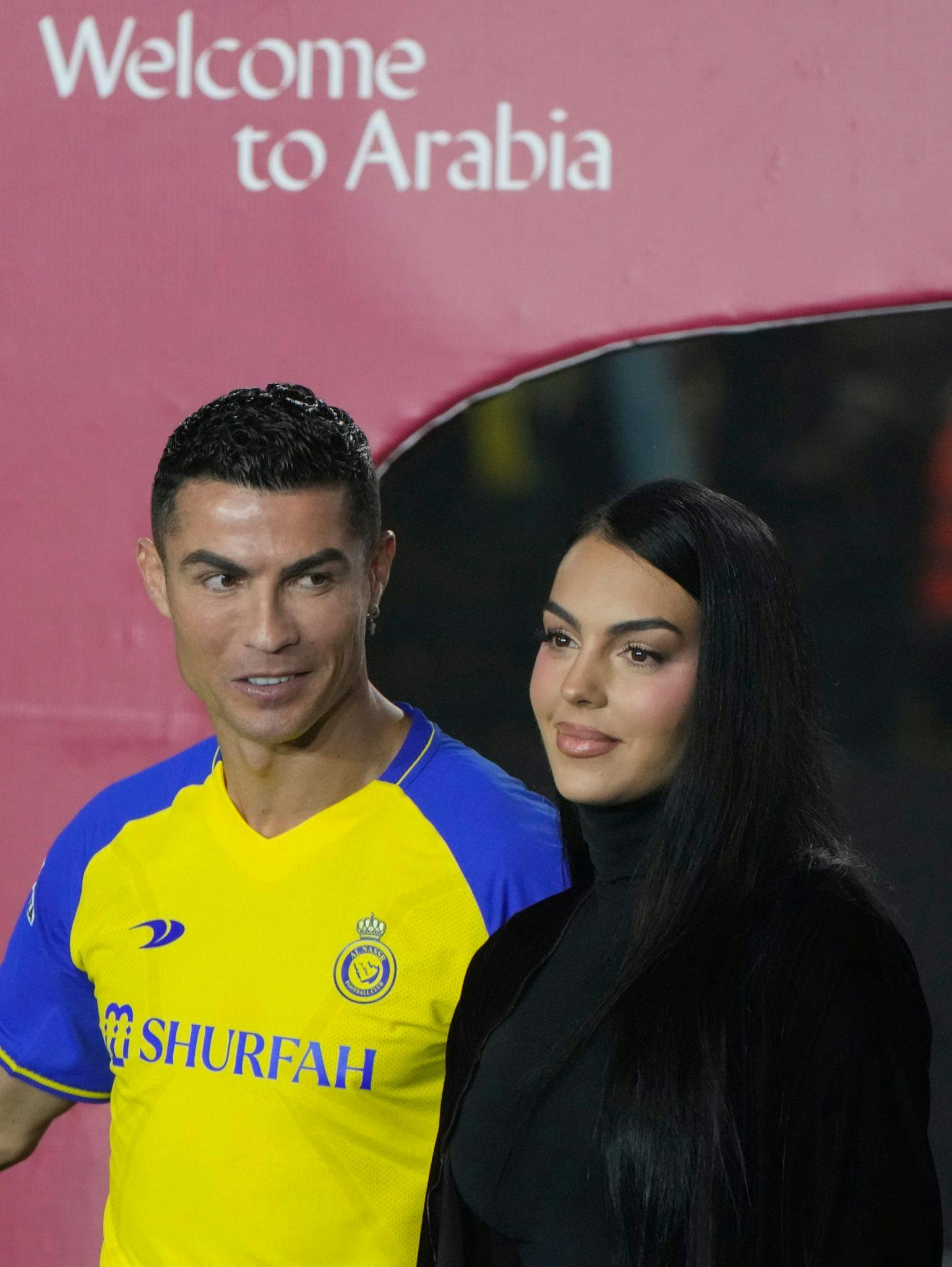 Cristiano Ronaldo und Georgina Rodriguez bei der offiziellen Vorstellung beim Fußballverein Al Nassr.