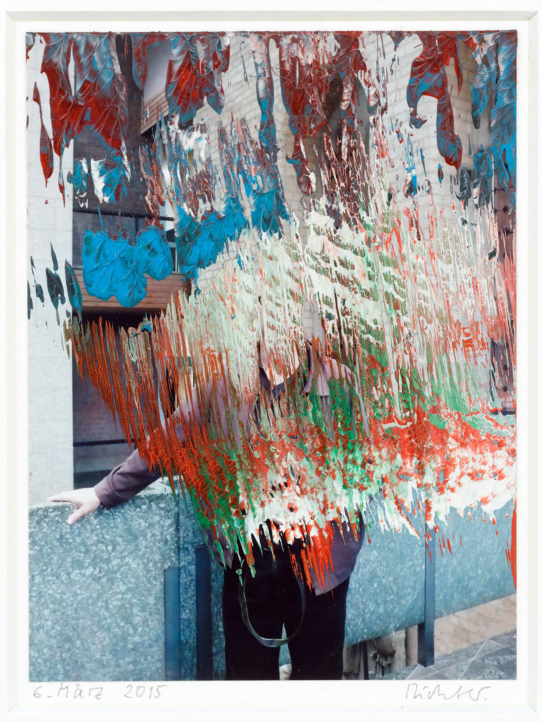 Wer der Mann hinter der Farborgie ist, bleibt ein Geheimnis, das nur der Maler Gerhard Richter lüften kann: „6. März 2015, 2015, Übermalte Fotografie“.