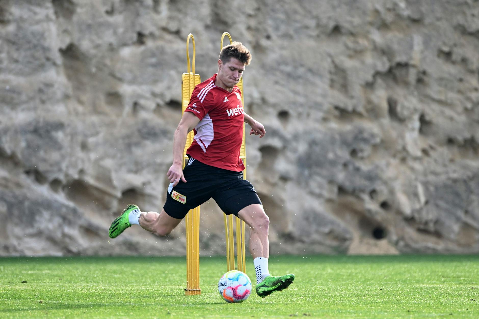 Kevin Behrens präsentierte sich auch am Mittwoch im Training hochmotiviert. Danach musste er zum Mediengespräch.