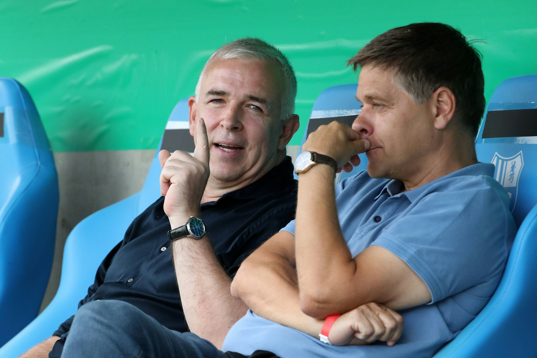 Union-Präsident Dirk Zingler (l.) mahnt, will nicht zu viele Spieler ablösefrei verlieren.