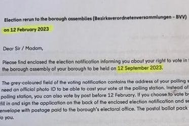 Der Zettel für die Wahlbenachrichtigung ist auch auf Englisch verschickt worden – mit dem falschen Datum. 